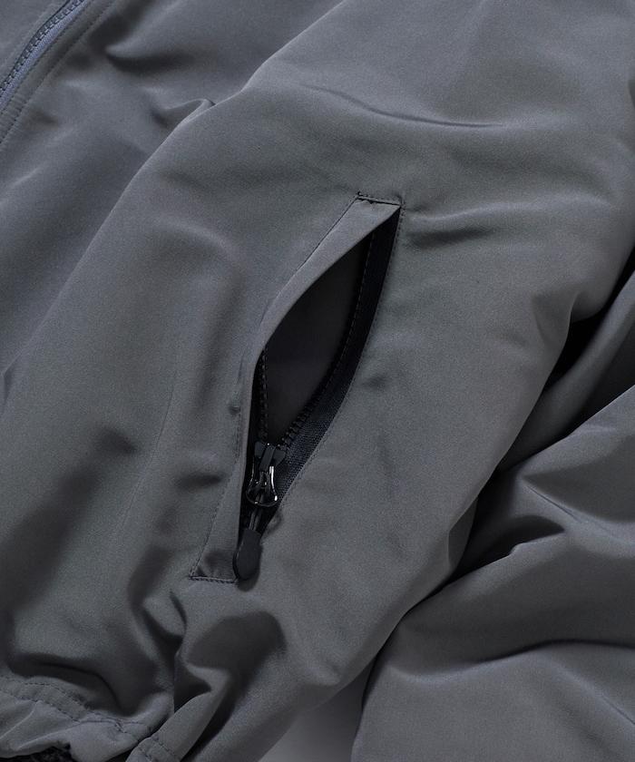 寬鬆版型尼龍抓絨可雙面穿立領夾克