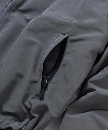 寬鬆版型尼龍抓絨可雙面穿立領夾克