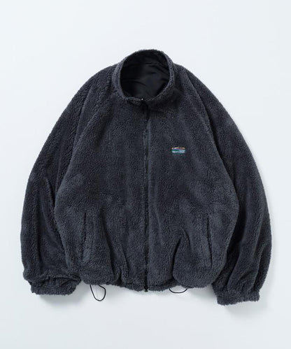 寬鬆版型尼龍抓絨可雙面穿立領夾克