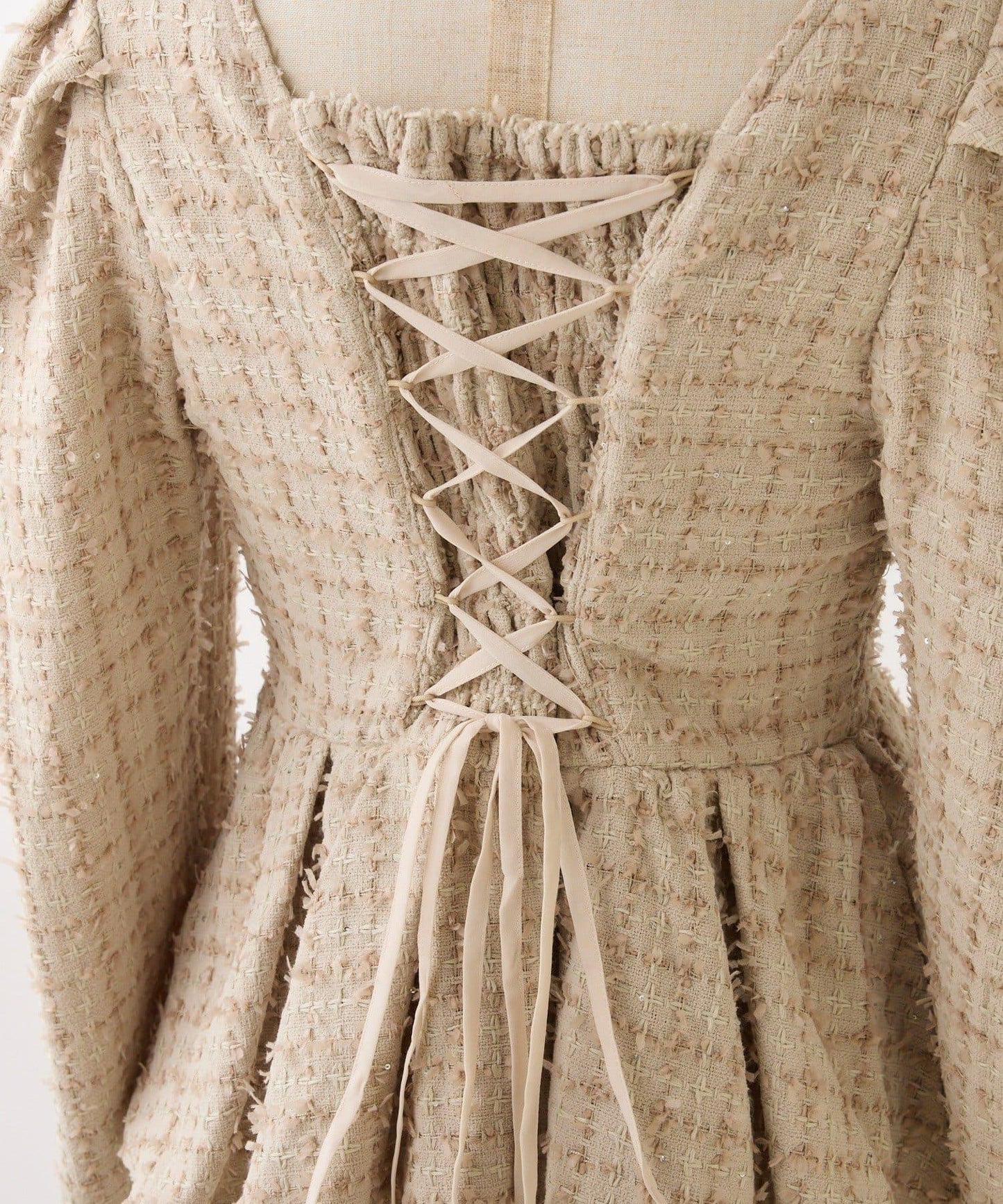 背部繫帶荷葉邊上衣