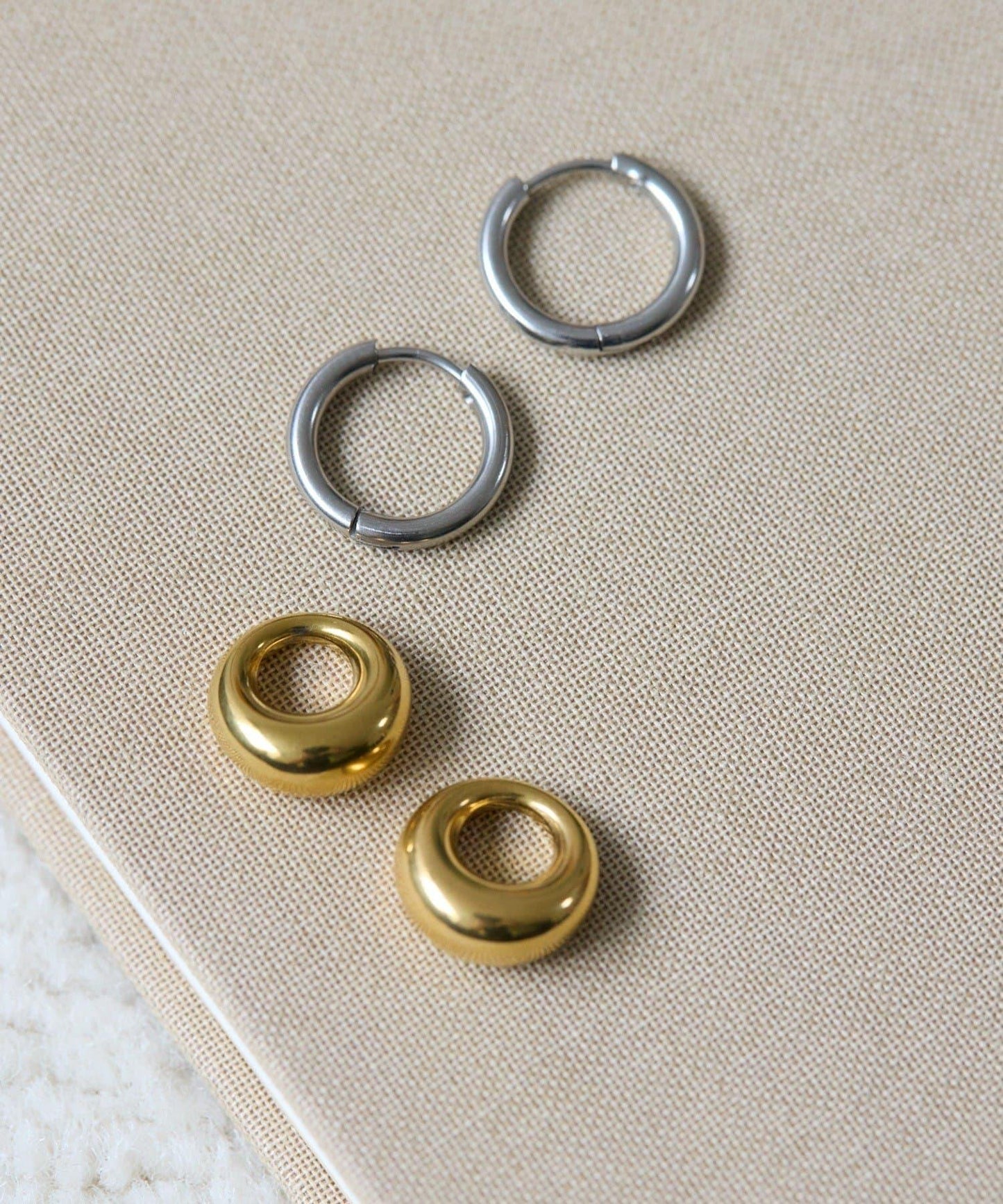 《金屬過敏適用/不鏽鋼》寬環雙色耳環