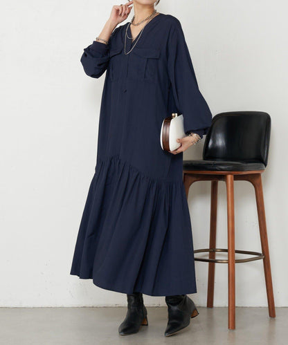 V領褶皺連衣裙