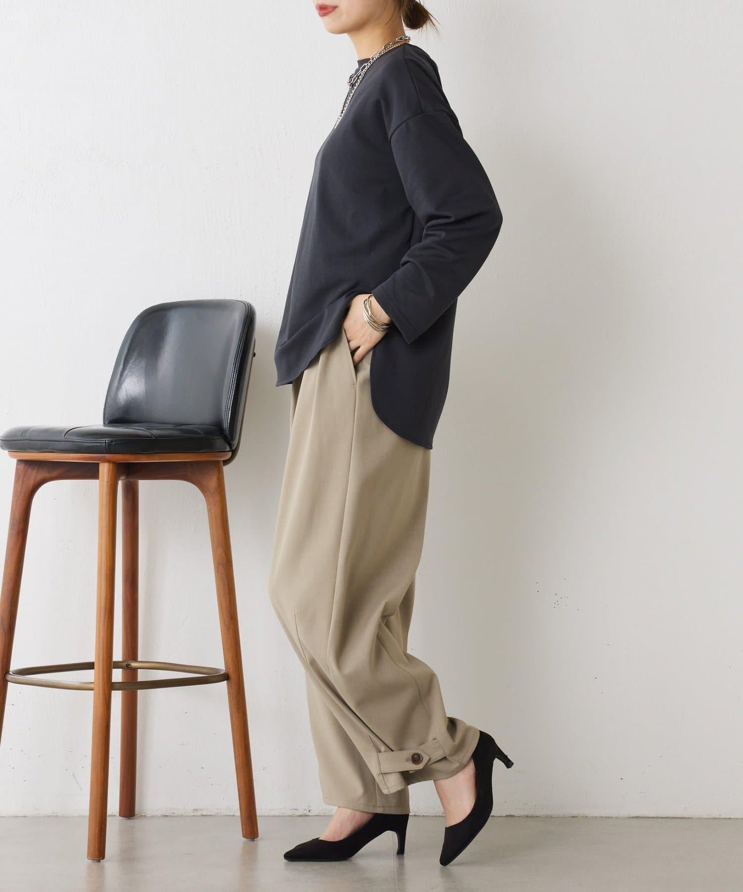 下襬圓弧彈力針織衫