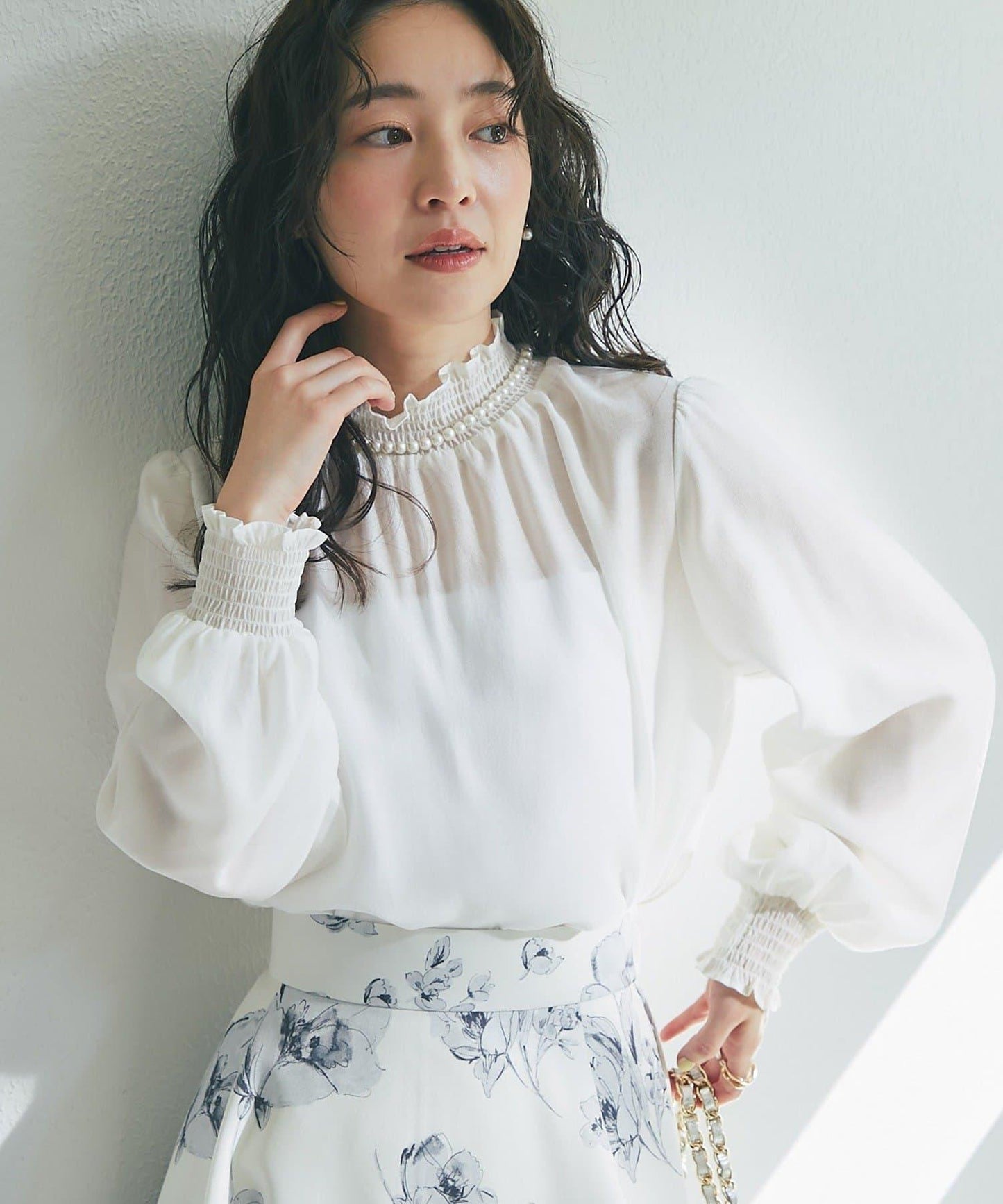 帶蝴蝶結領褶皺收腰襯衫