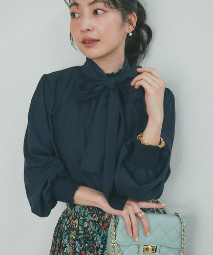 帶蝴蝶結領褶皺收腰襯衫