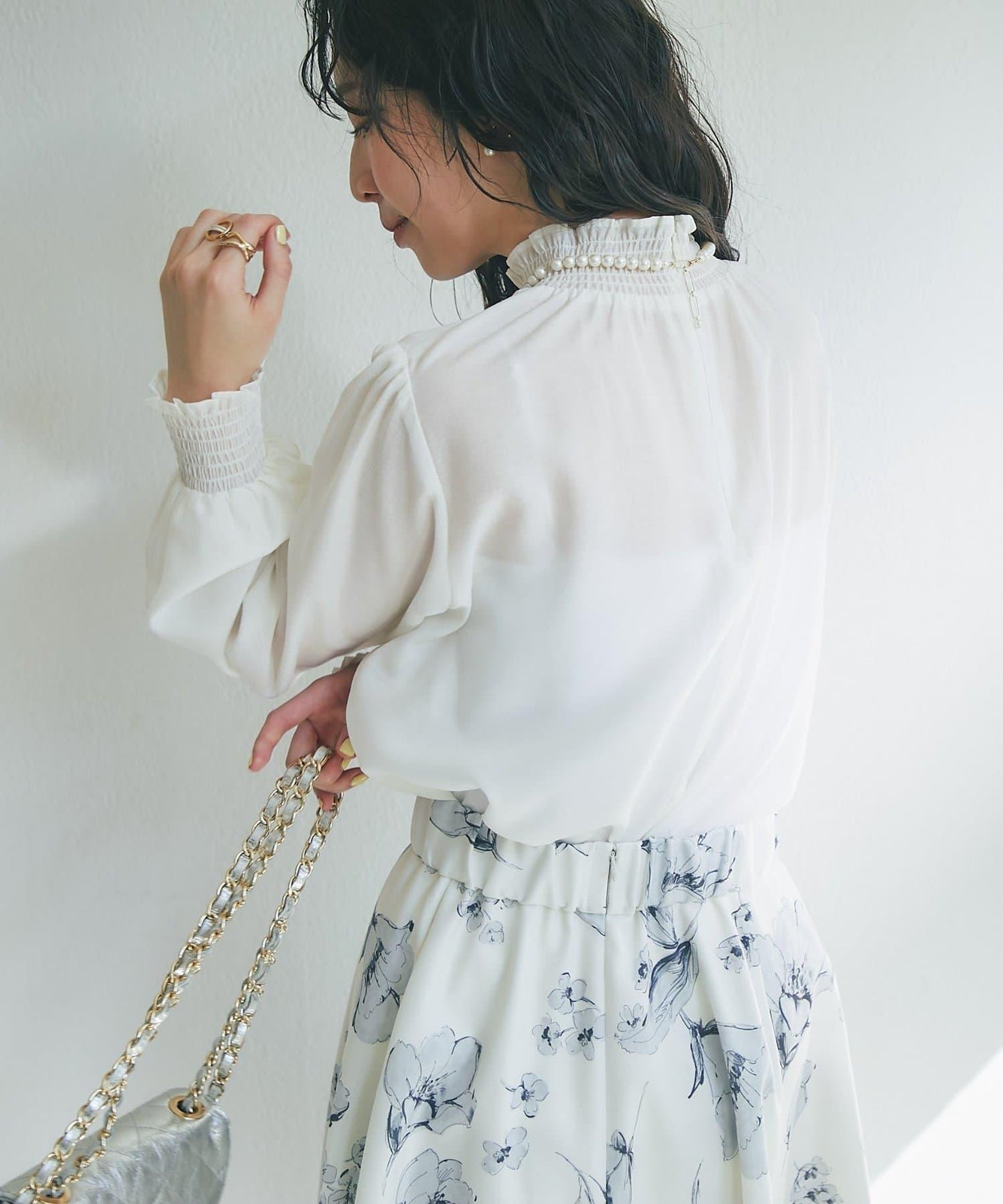 帶蝴蝶結領褶皺收腰襯衫