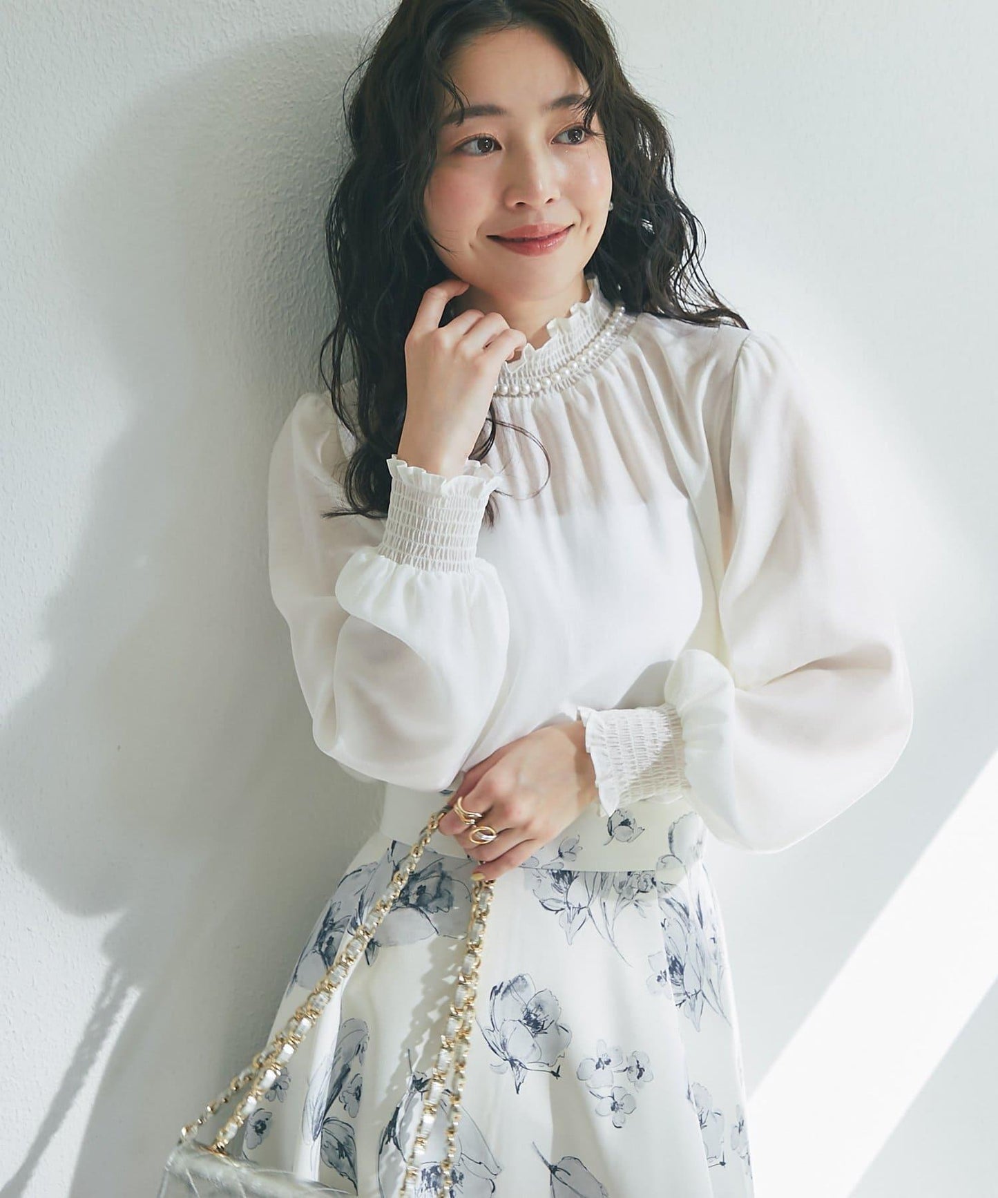 帶蝴蝶結領褶皺收腰襯衫