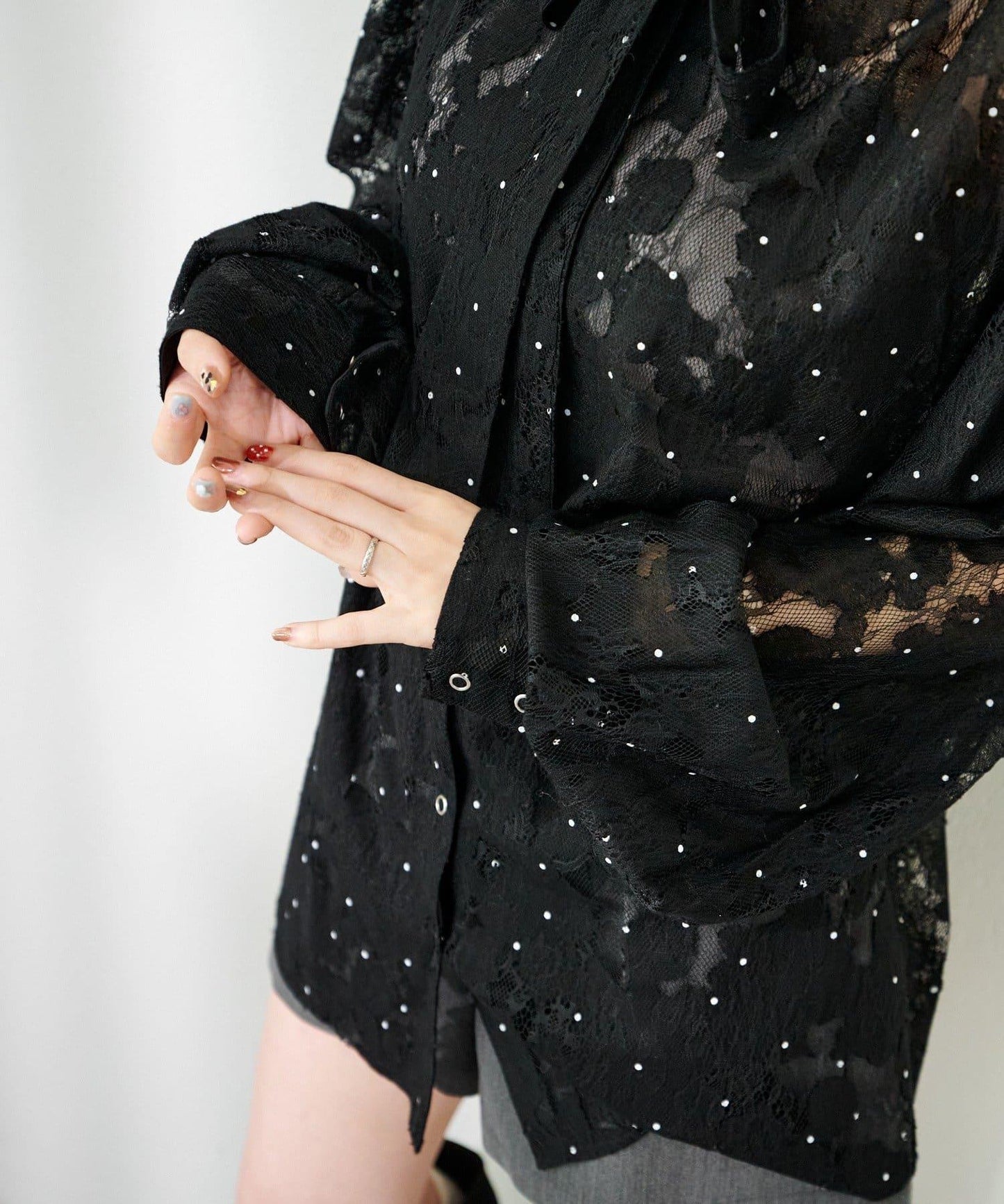 波點蕾絲蝴蝶結領襯衫