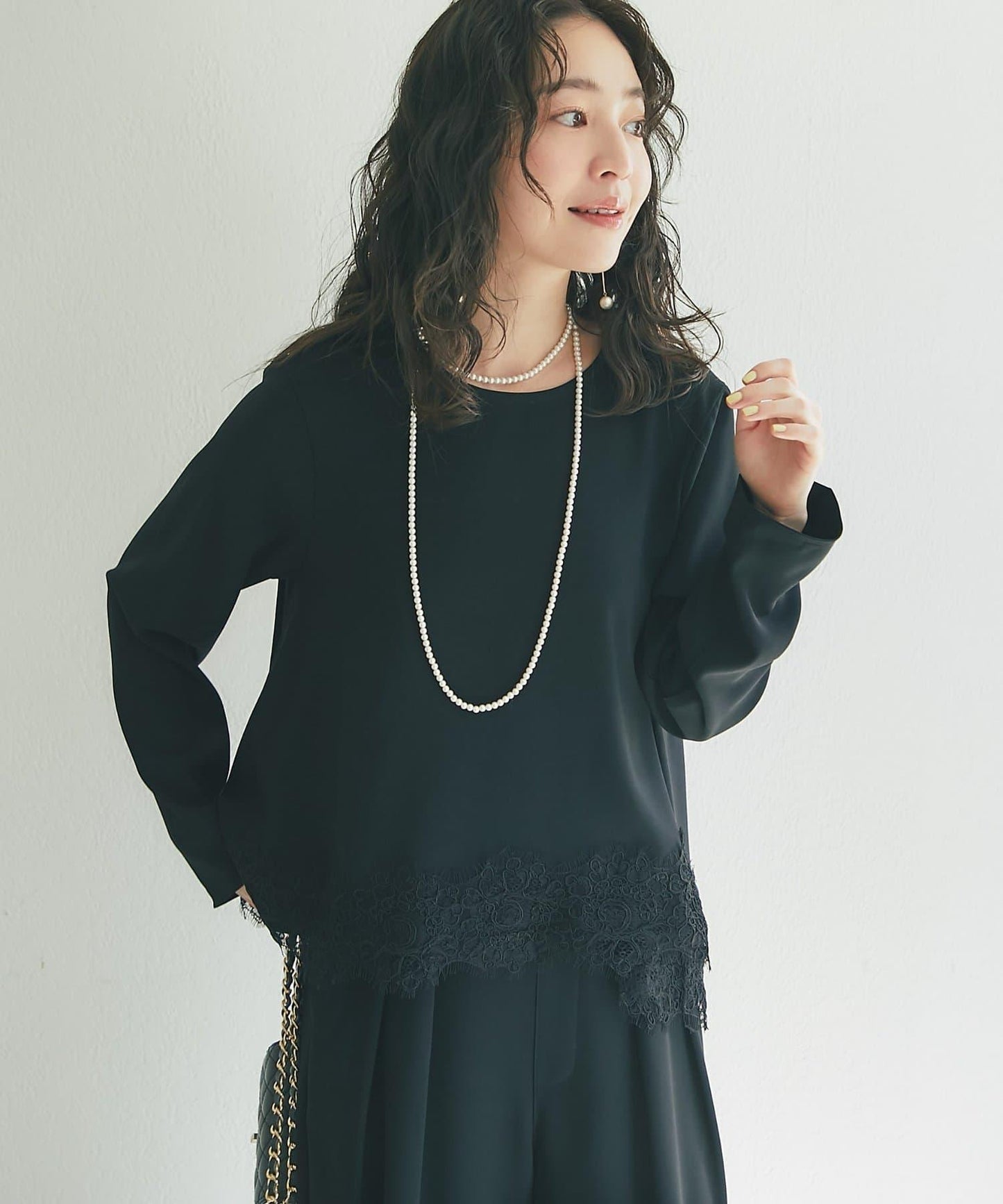 【RISA監修】下襬蕾絲襯衫+雙褶寬腿褲