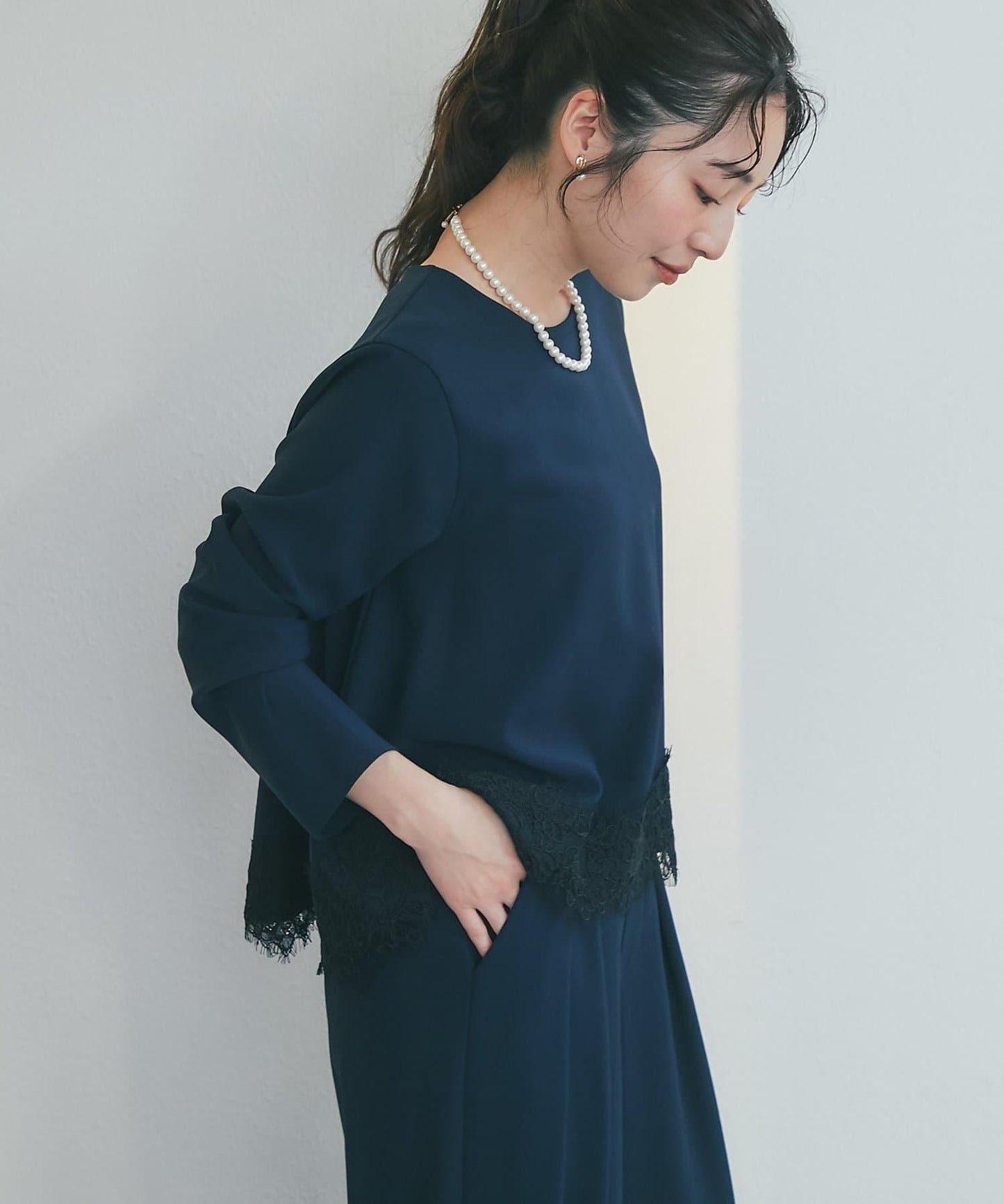 【RISA監修】下襬蕾絲襯衫+雙褶寬腿褲