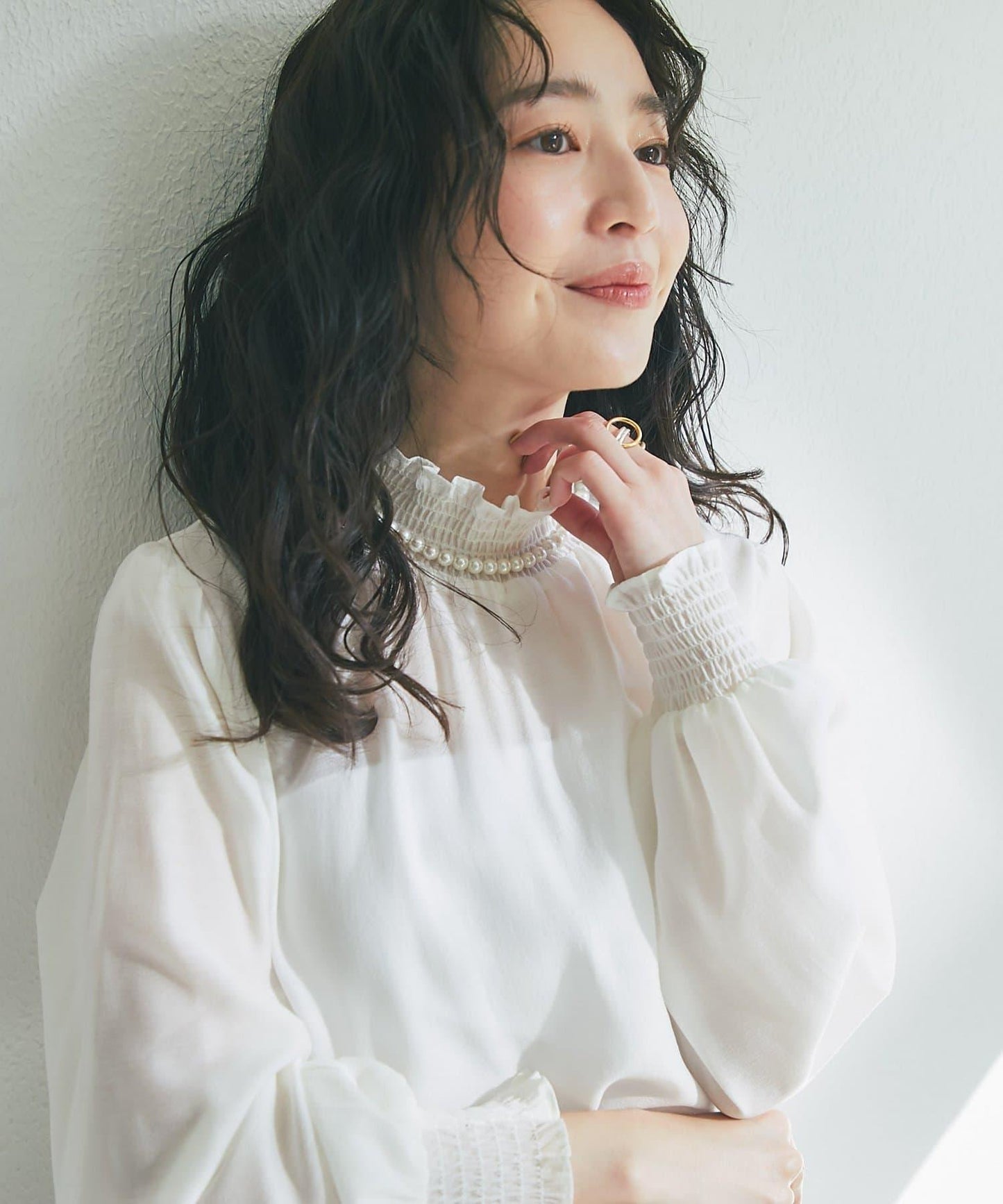 帶蝴蝶結領褶皺收腰襯衫