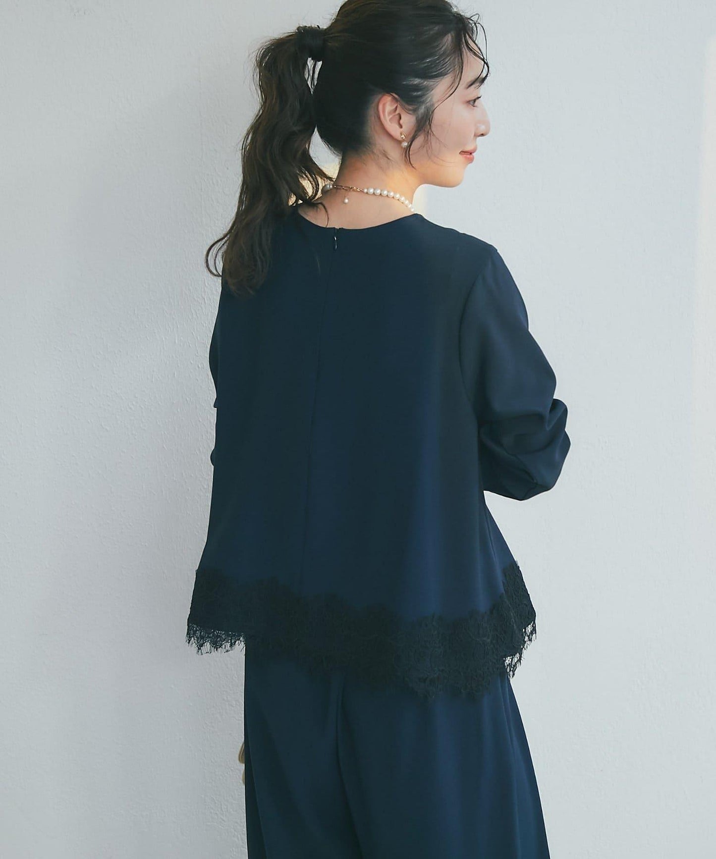 【RISA監修】下襬蕾絲襯衫+雙褶寬腿褲