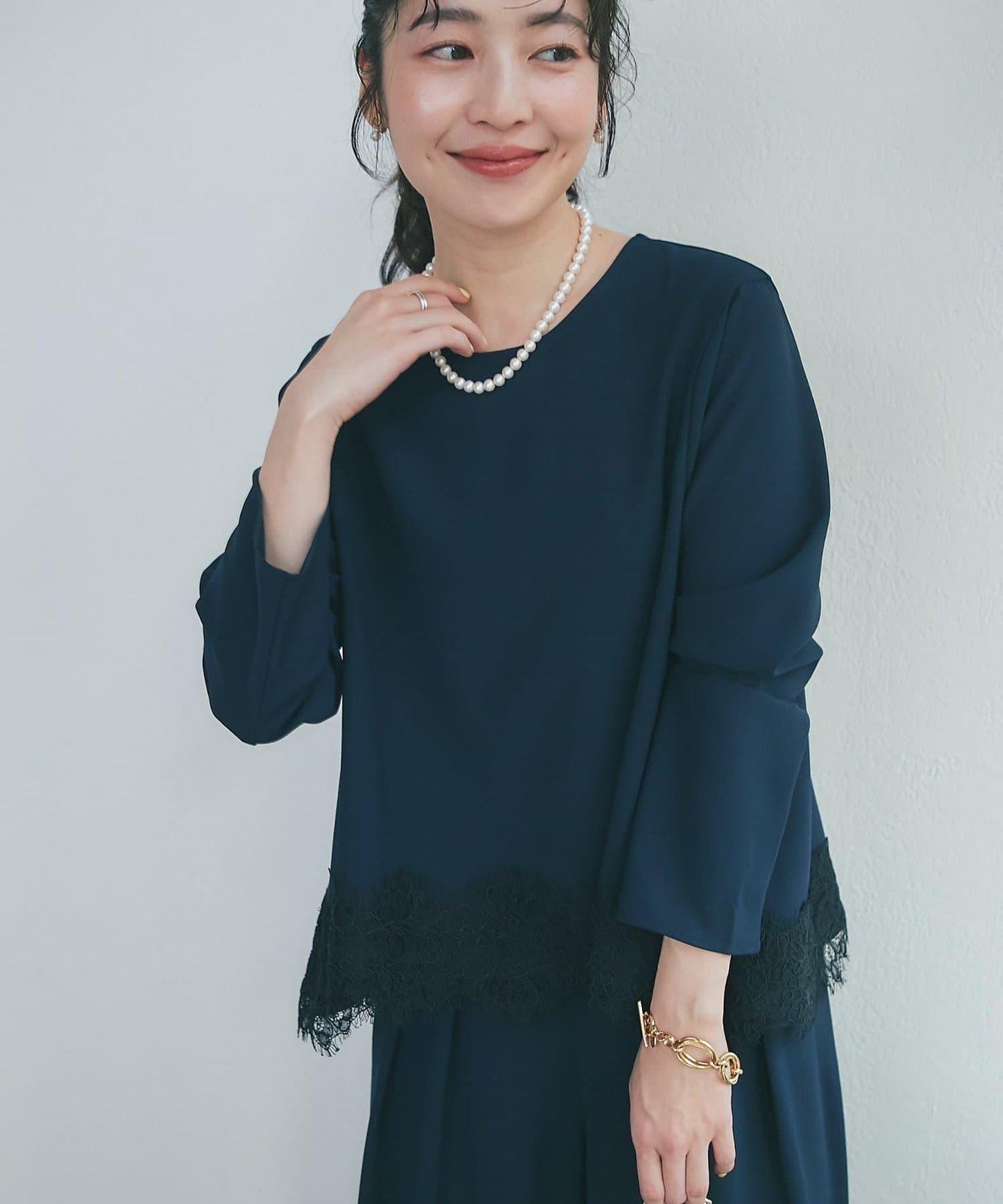 【RISA監修】下襬蕾絲襯衫+雙褶寬腿褲