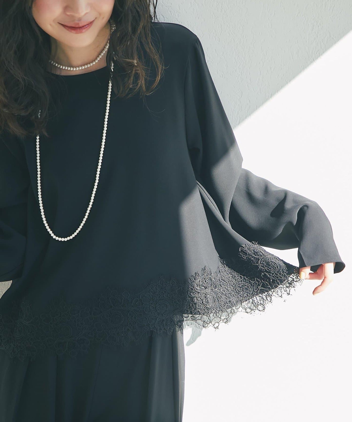 【RISA監修】下襬蕾絲襯衫+雙褶寬腿褲