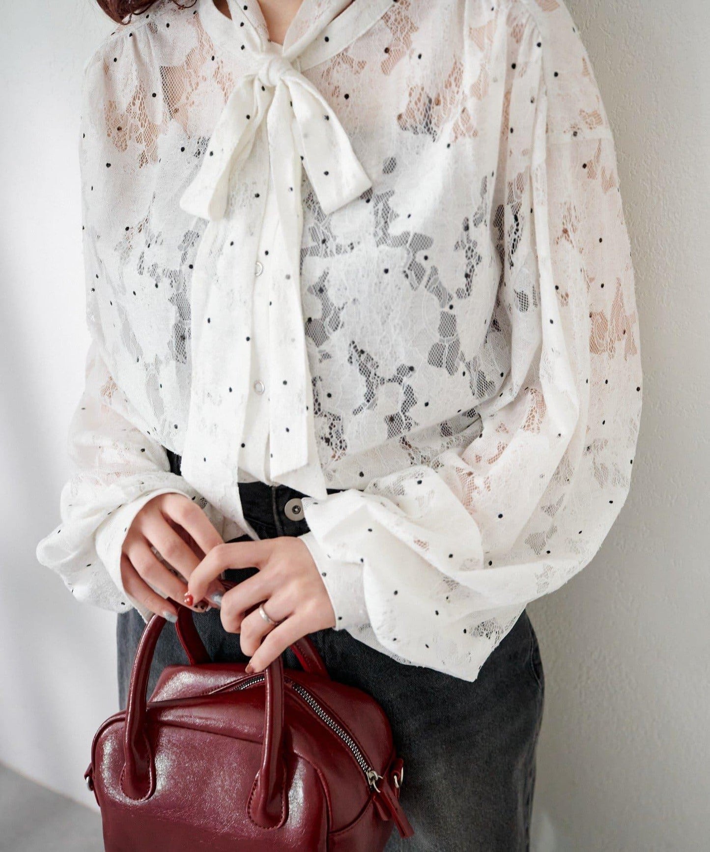波點蕾絲蝴蝶結領襯衫