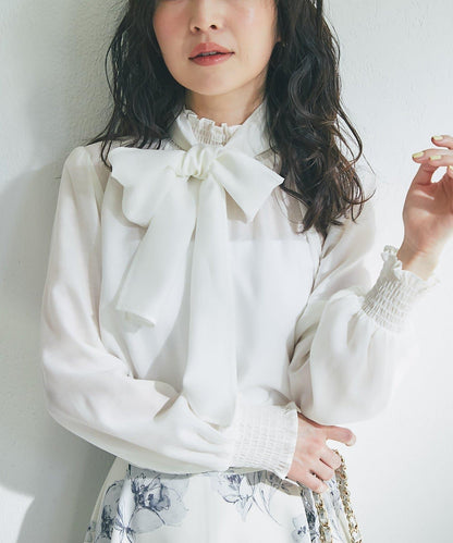 帶蝴蝶結領褶皺收腰襯衫