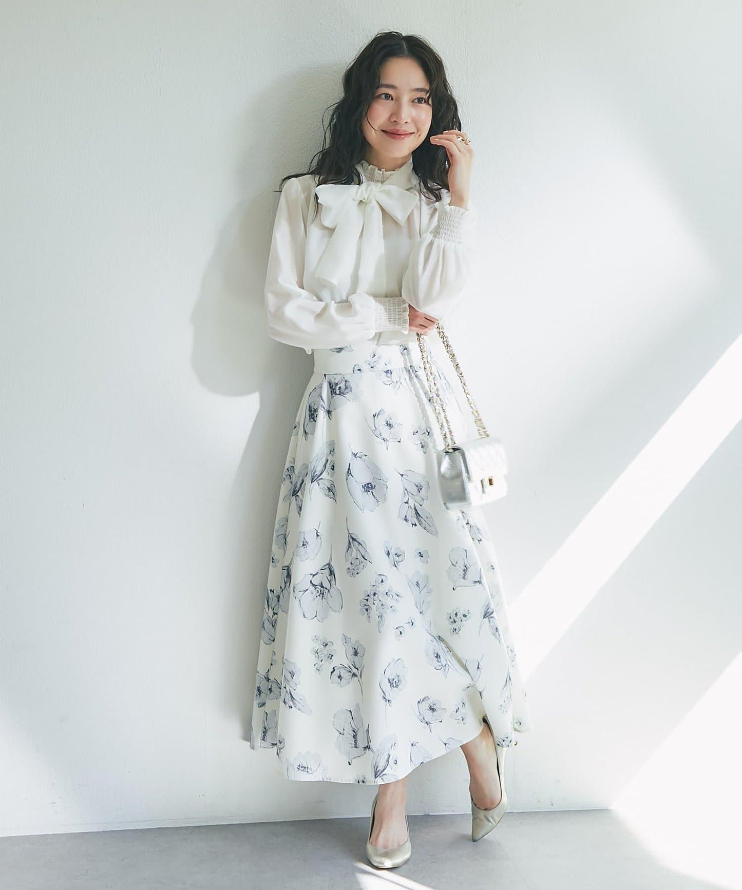 帶蝴蝶結領褶皺收腰襯衫