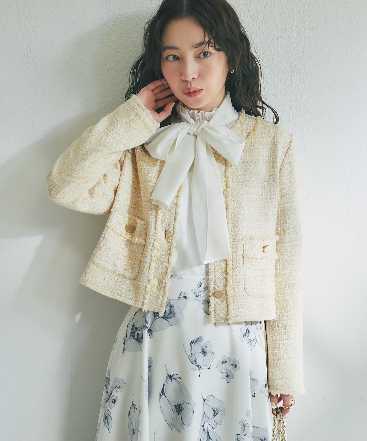 帶蝴蝶結領褶皺收腰襯衫