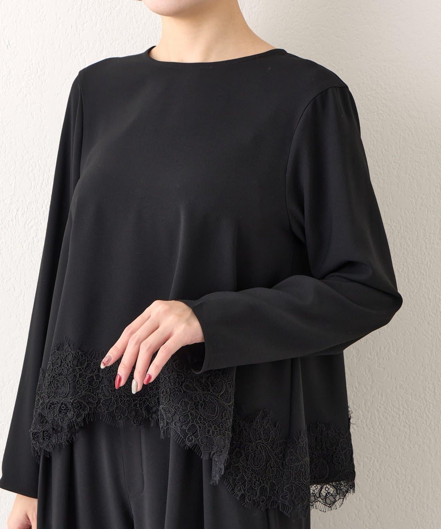 【RISA監修】下襬蕾絲襯衫+雙褶寬腿褲