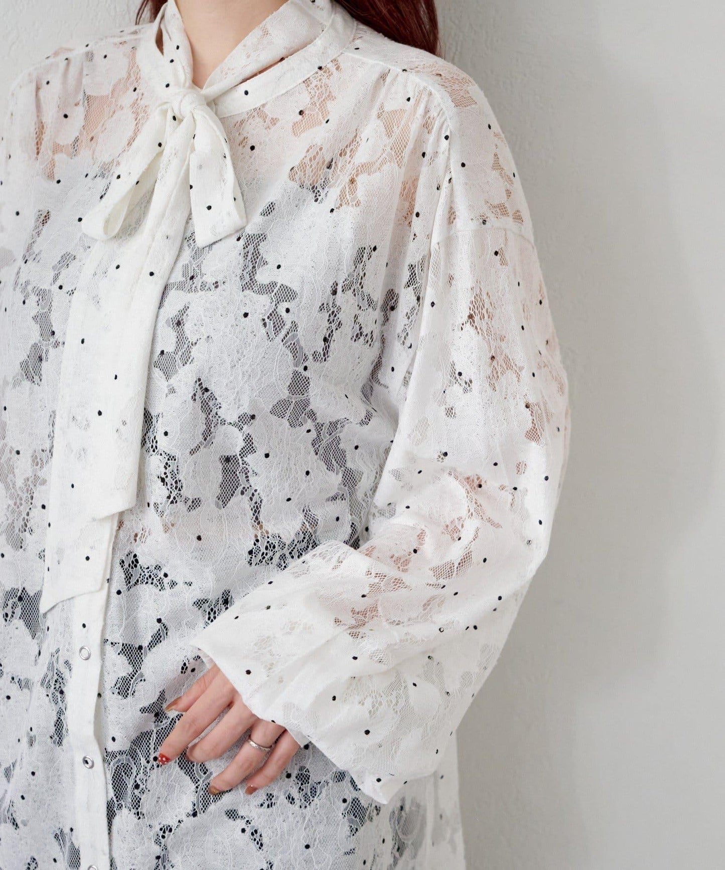 波點蕾絲蝴蝶結領襯衫