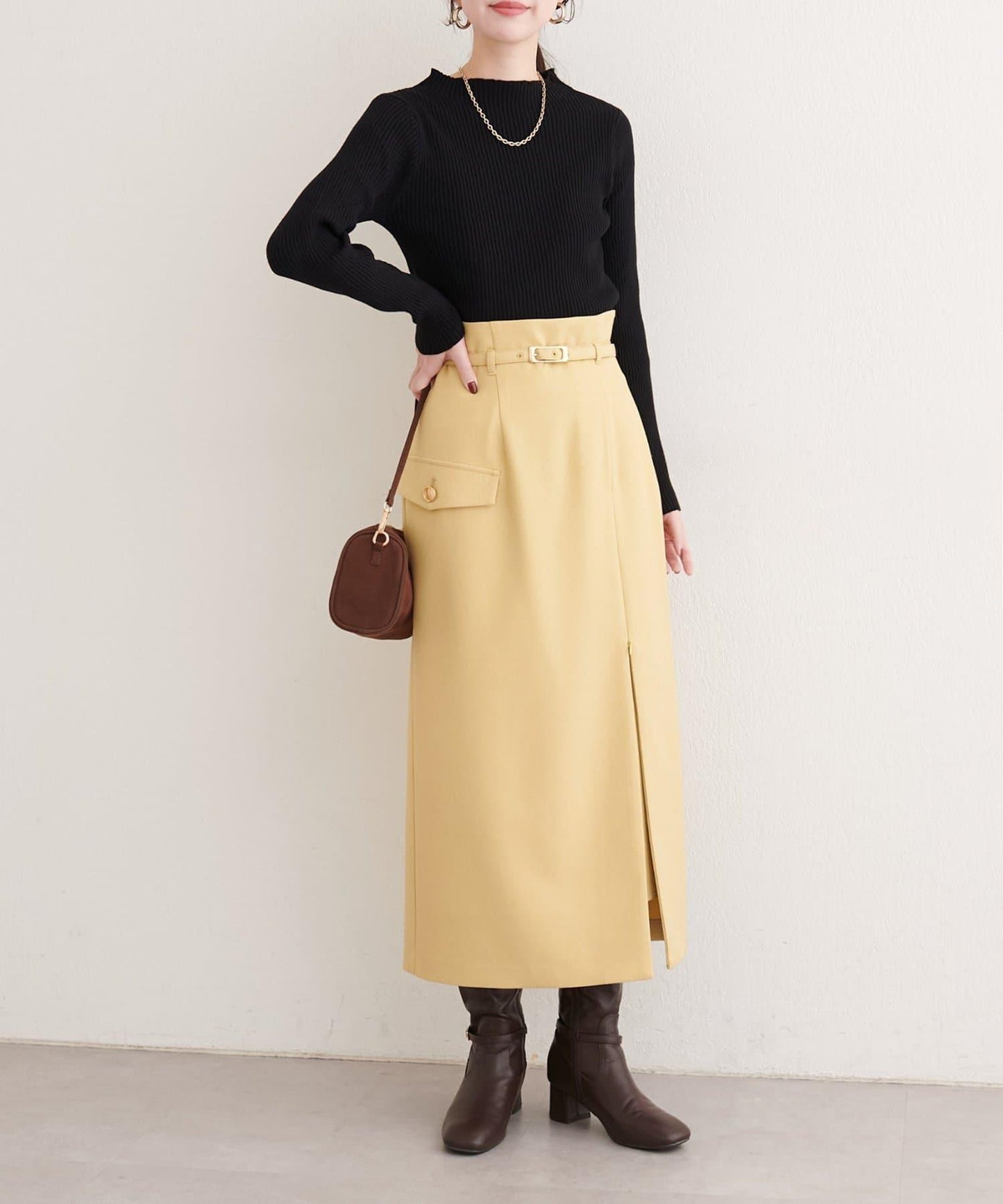 配腰帶修身半身裙