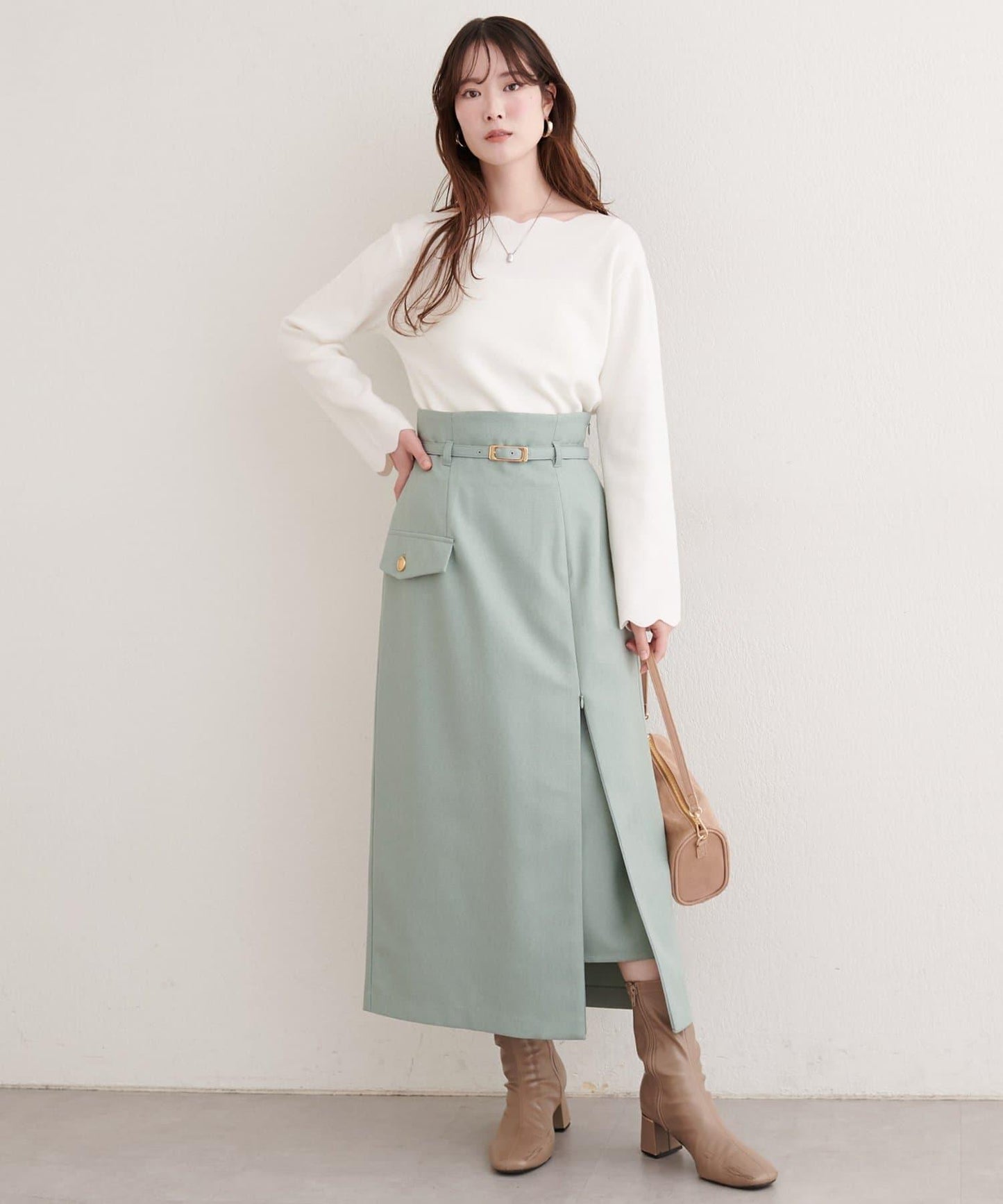 配腰帶修身半身裙