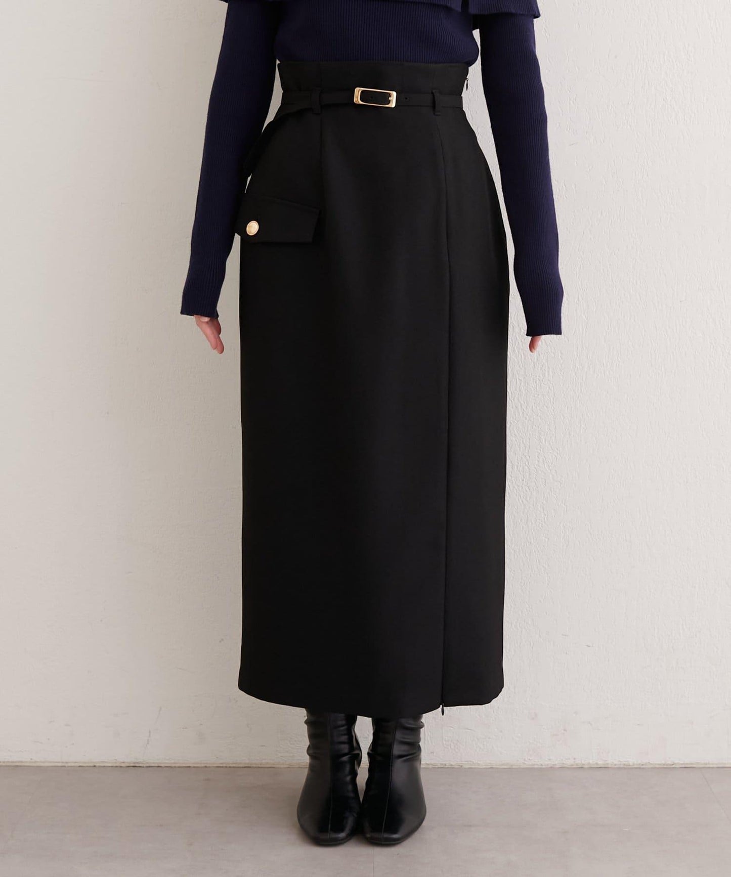 配腰帶修身半身裙