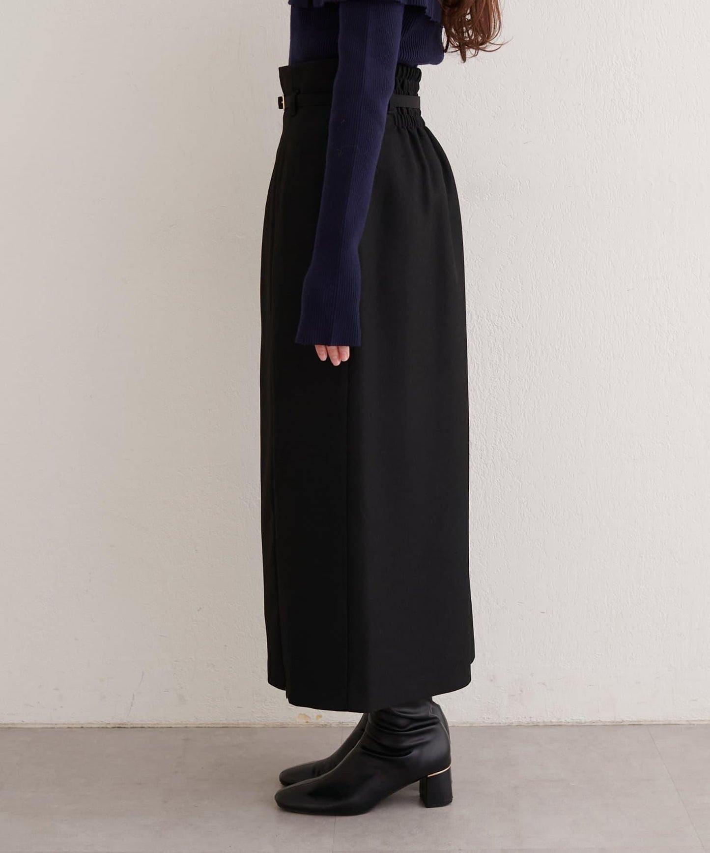 配腰帶修身半身裙