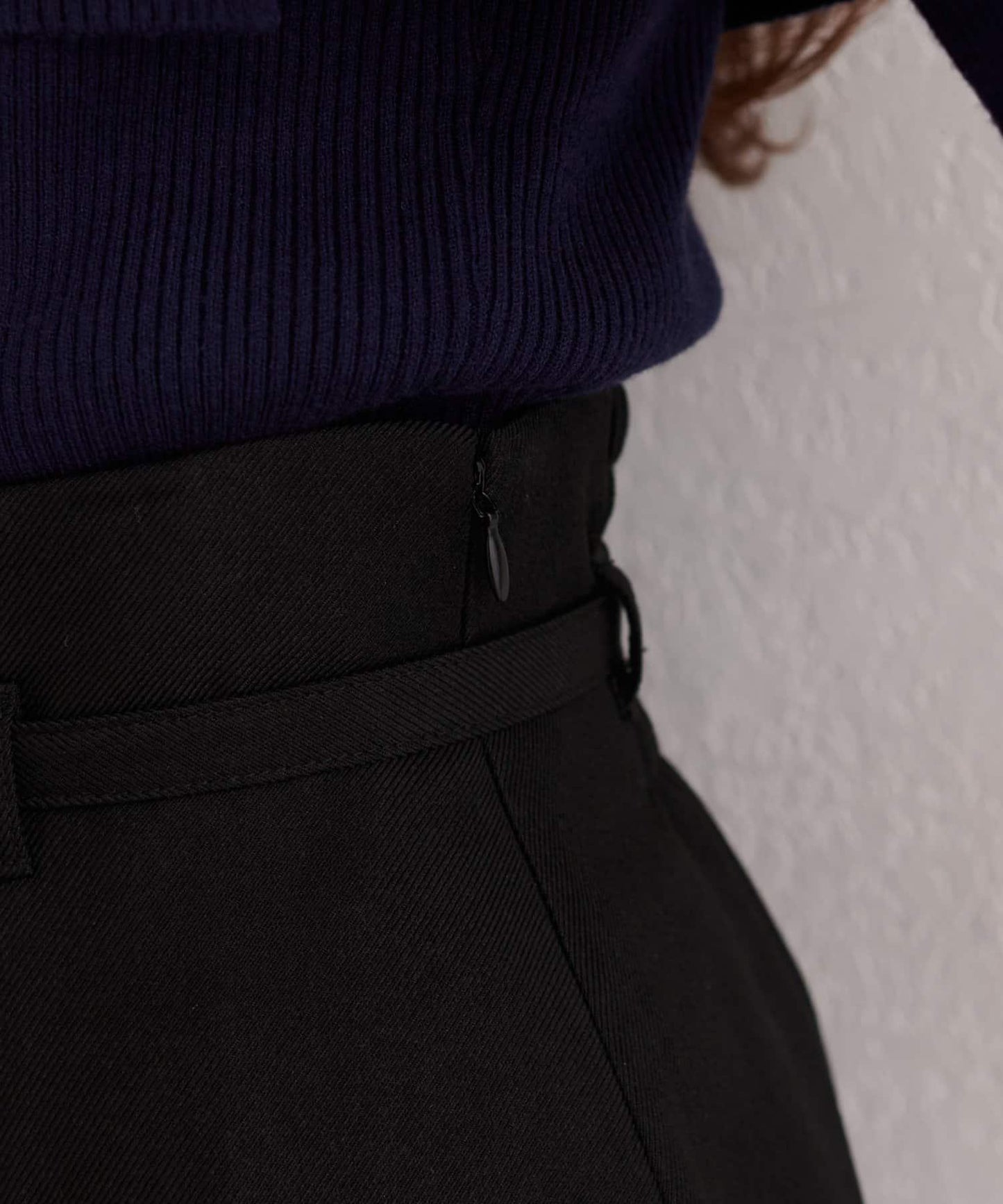 配腰帶修身半身裙