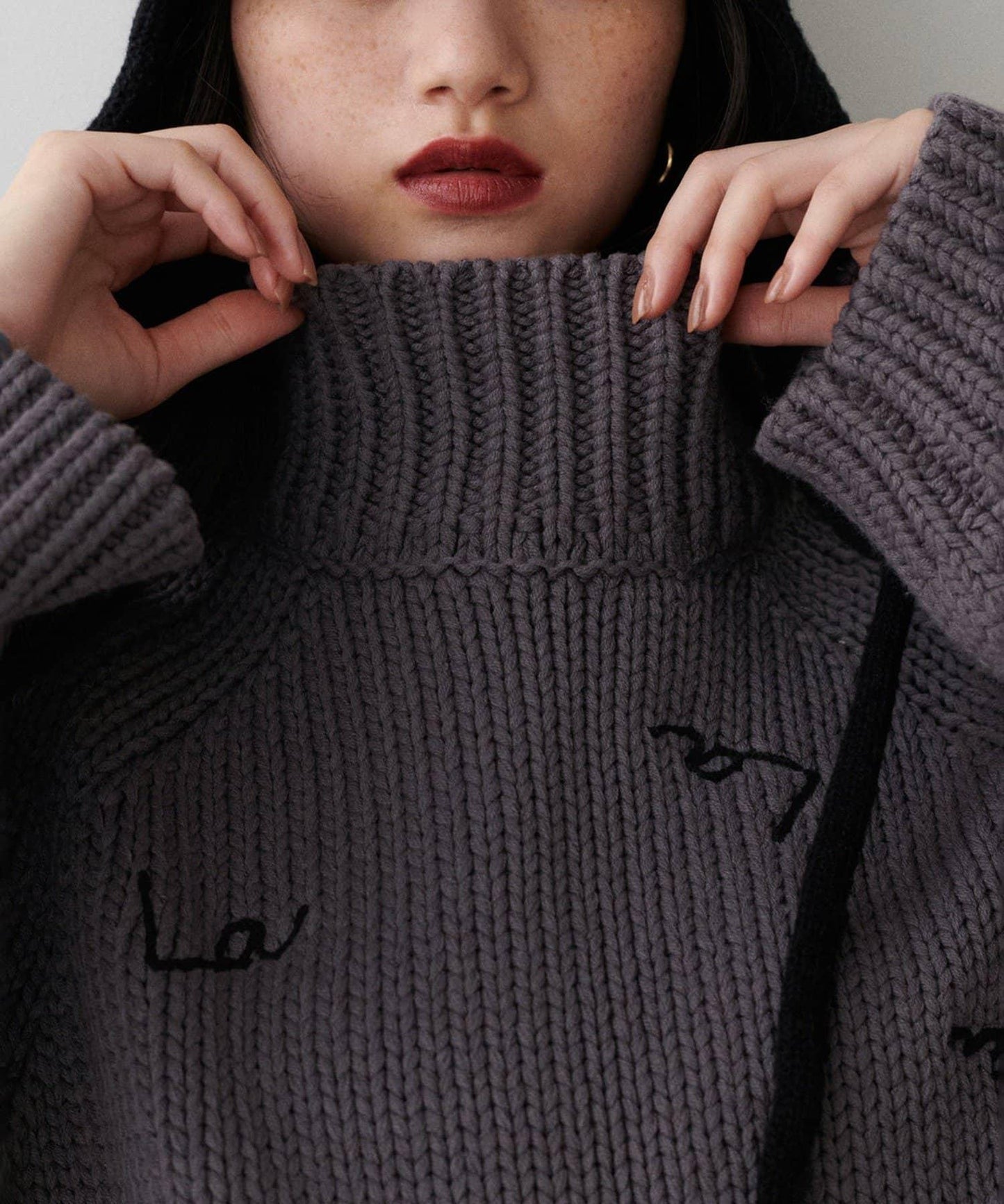 【LARUTA】手寫風格logo刺繡針織衫