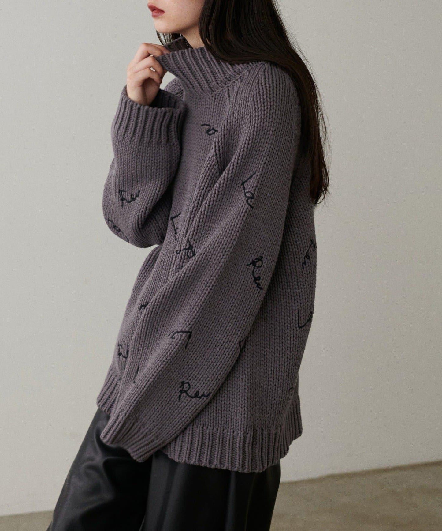 【LARUTA】手寫風格logo刺繡針織衫