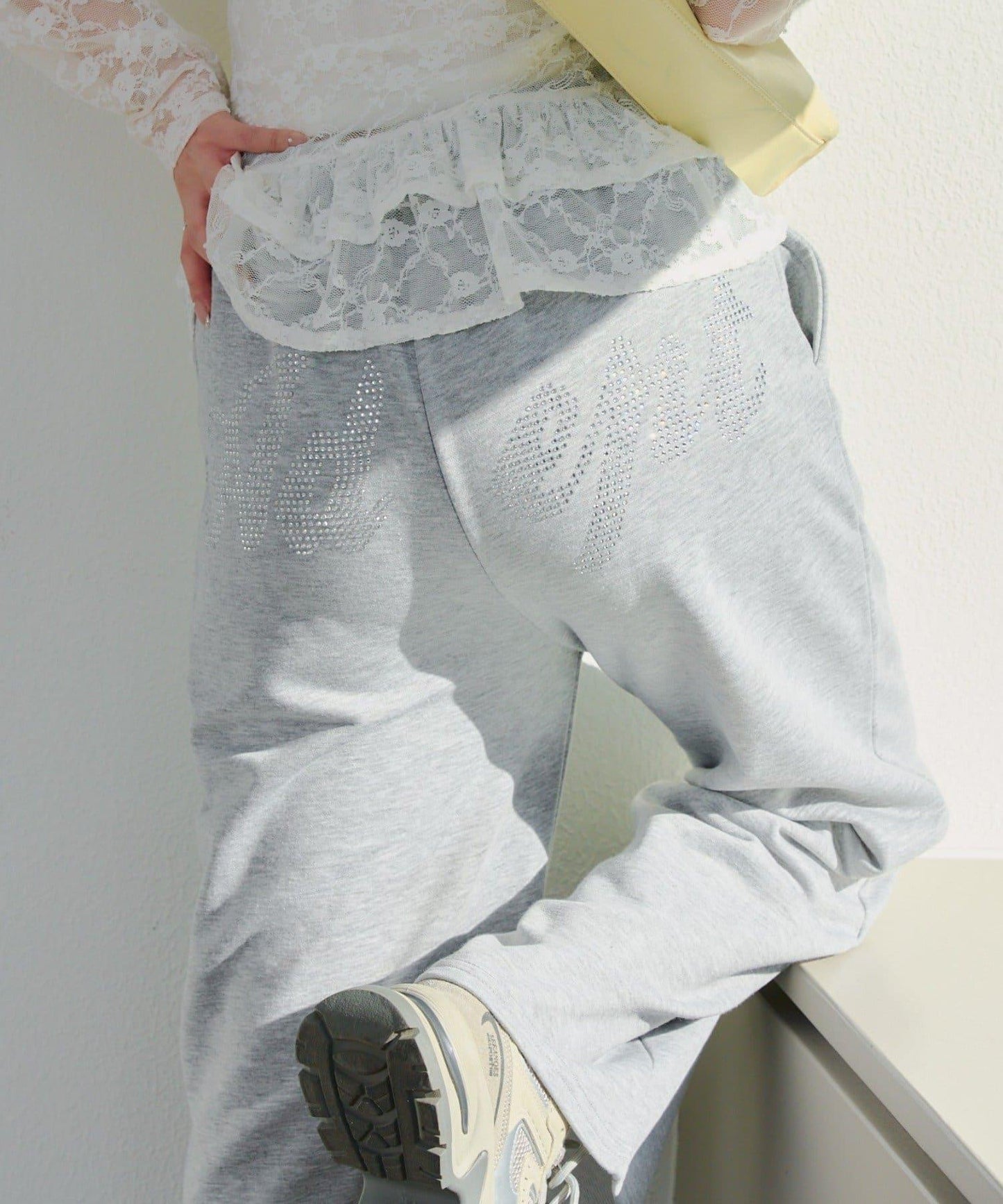 【SETUP】背部標誌水鑽裝飾休閒褲