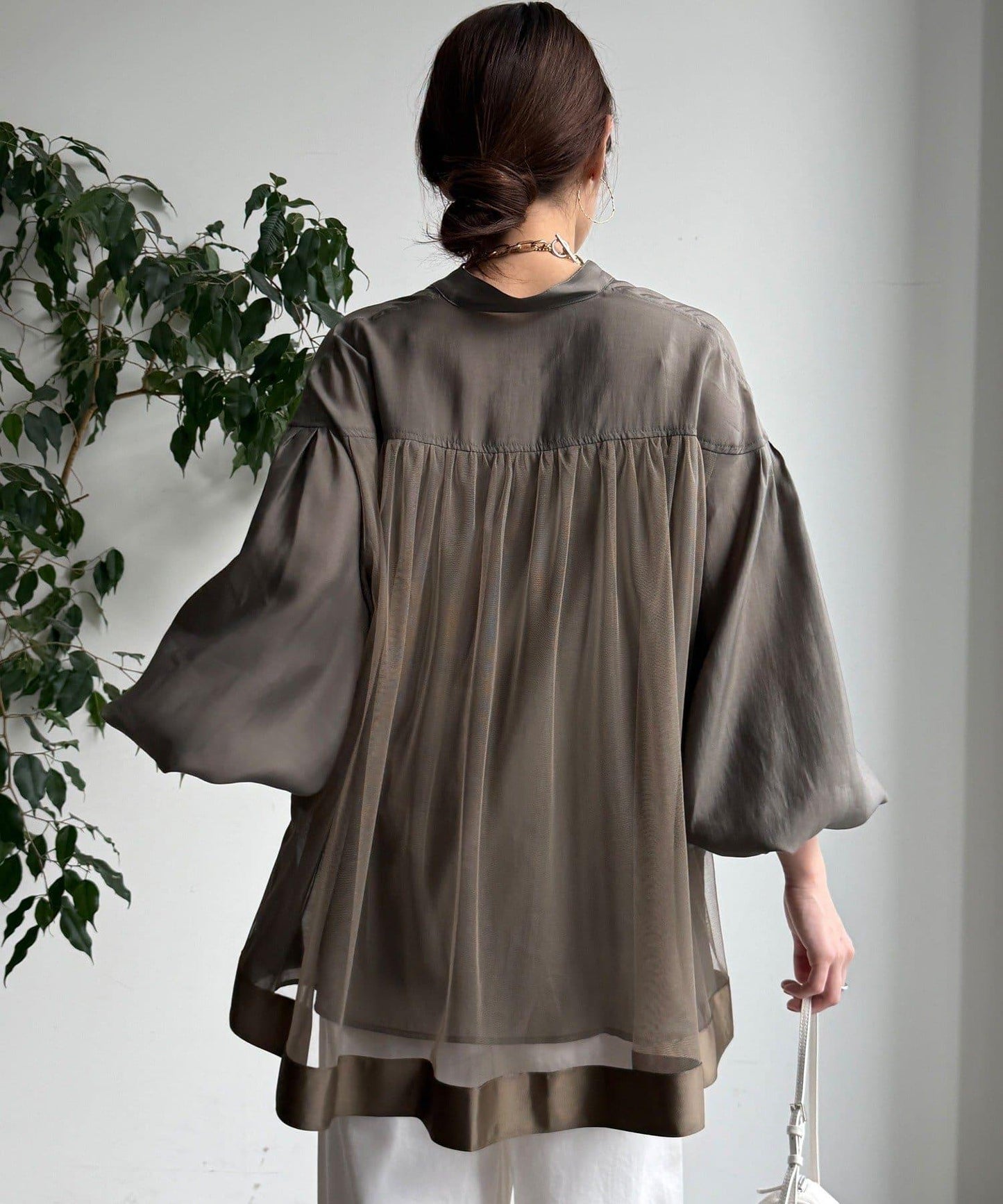 後背薄紗拼接襯衫