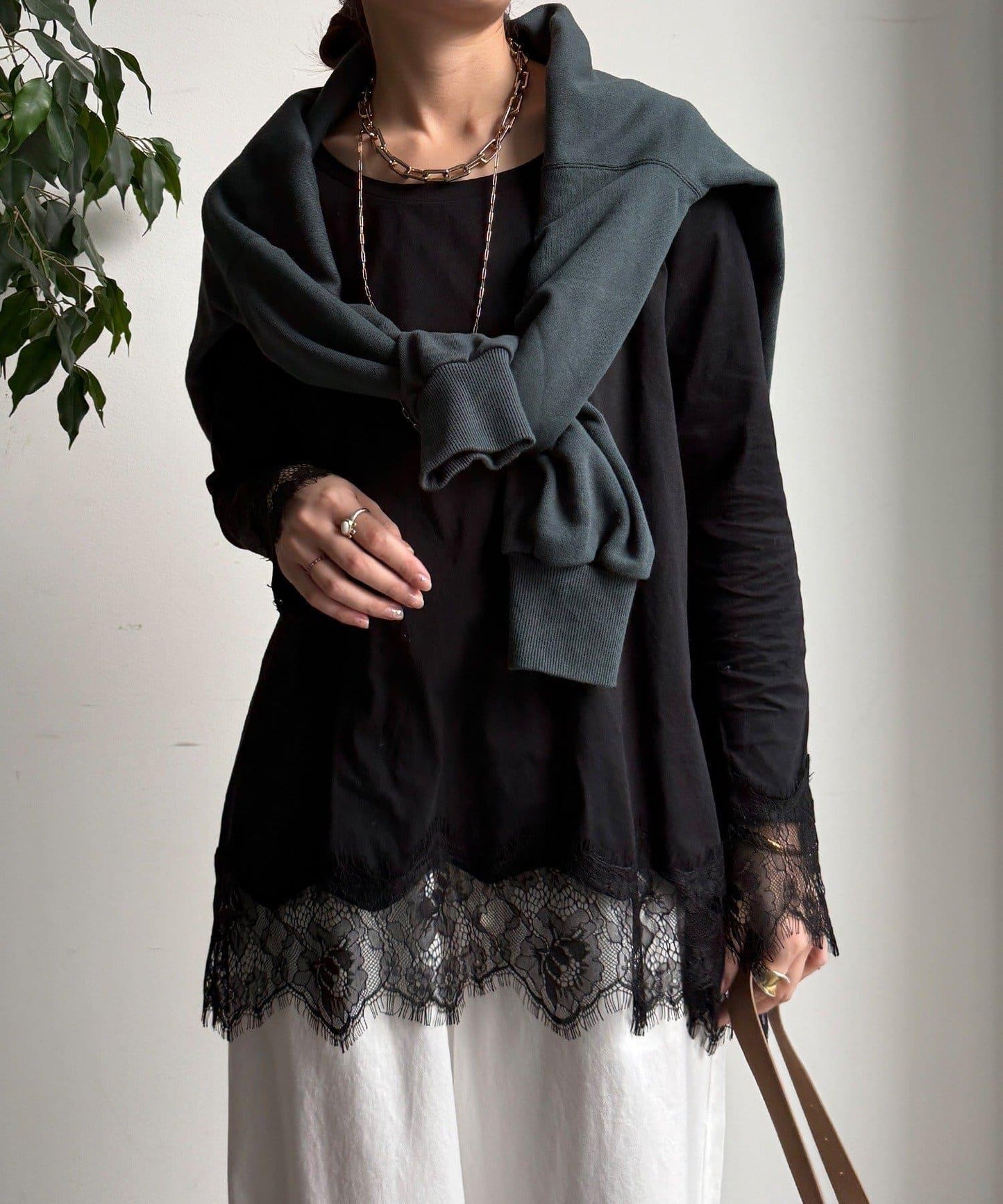 蕾絲拼接下襬長袖T恤