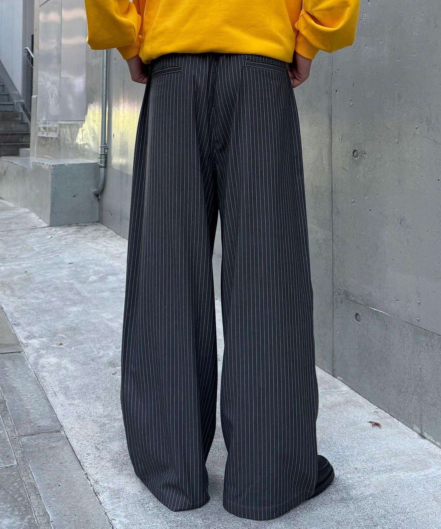 配腰帶細條紋裝飾寬鬆西裝褲