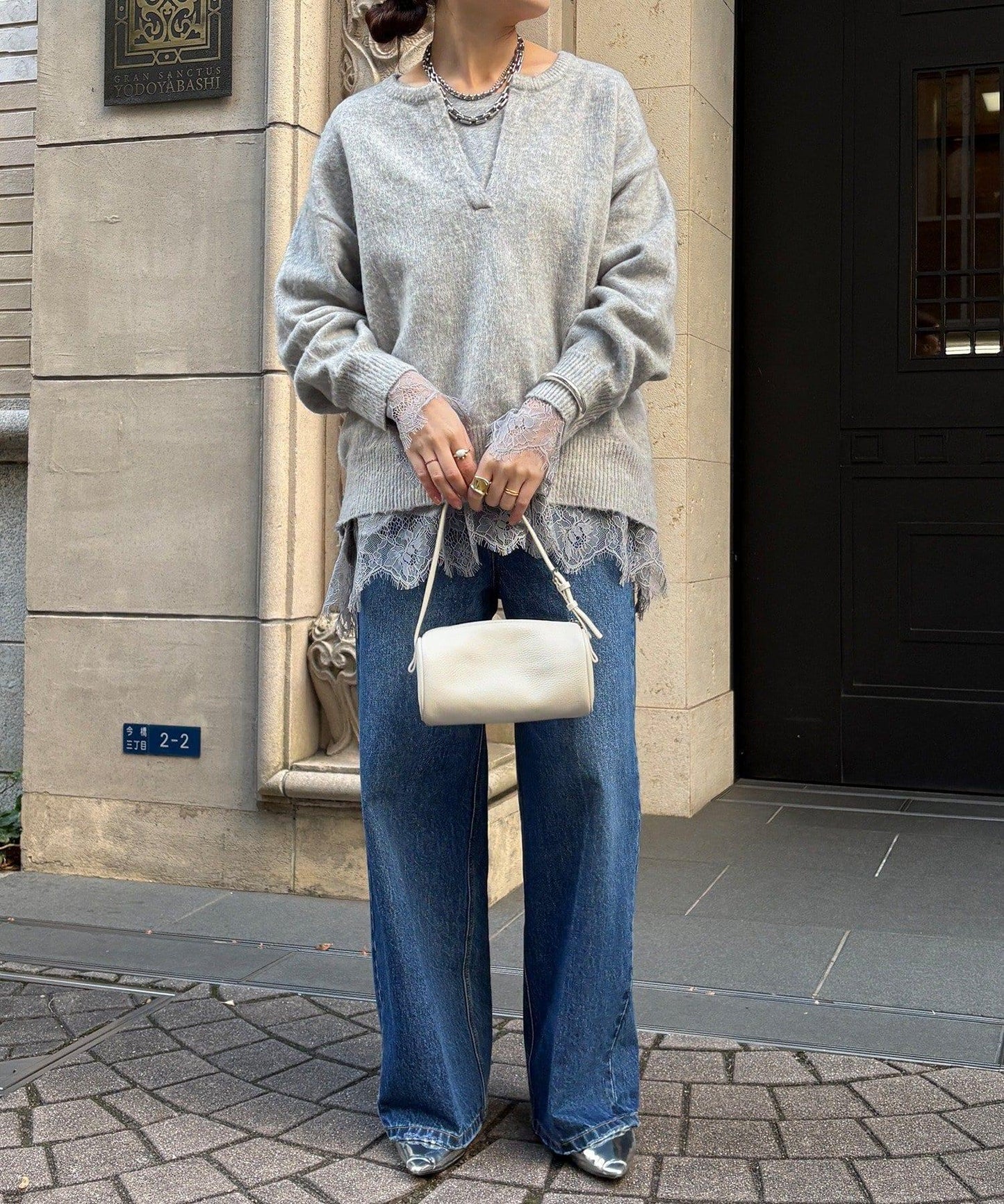 蕾絲拼接下襬長袖T恤