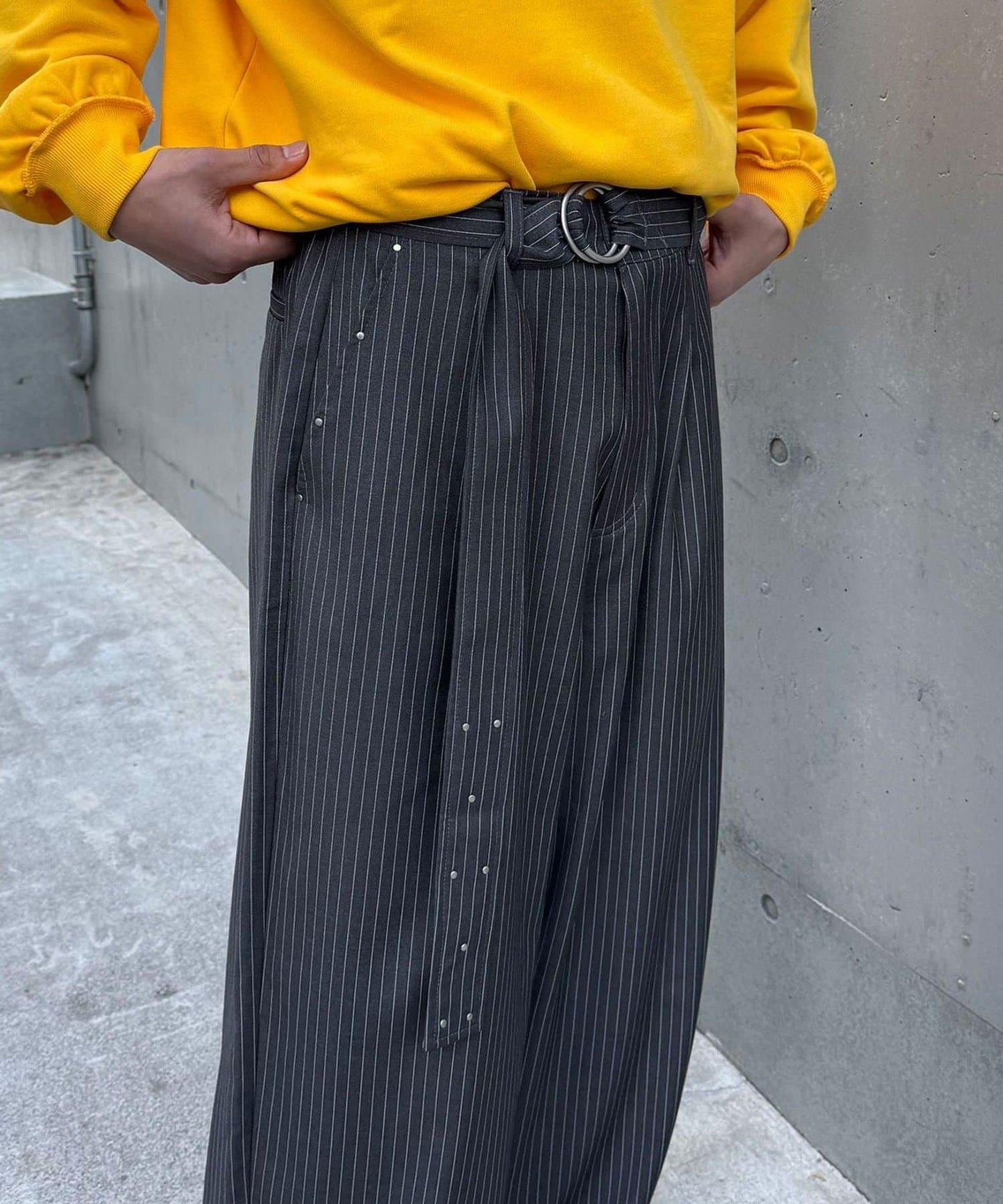 配腰帶細條紋裝飾寬鬆西裝褲