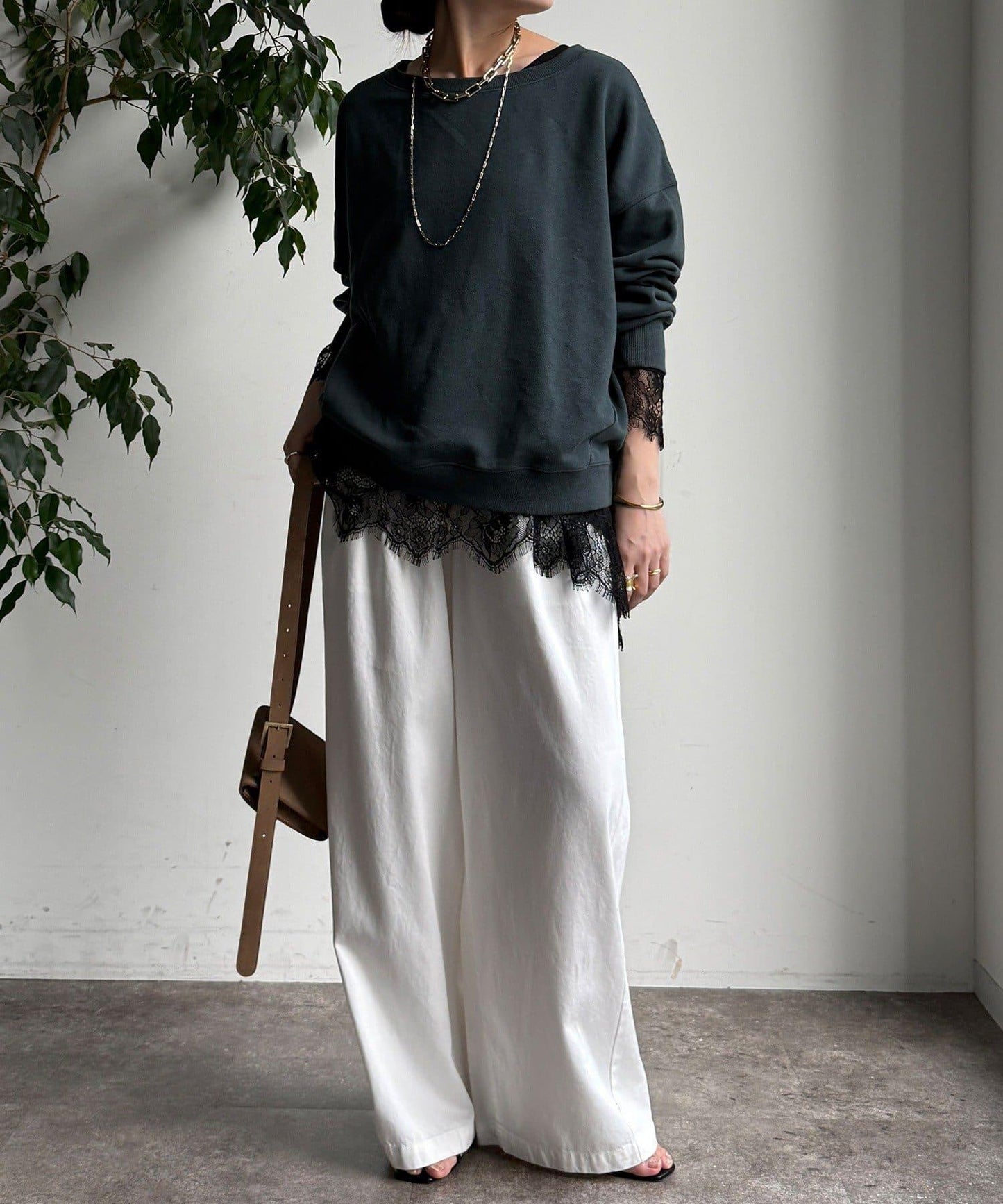 蕾絲拼接下襬長袖T恤