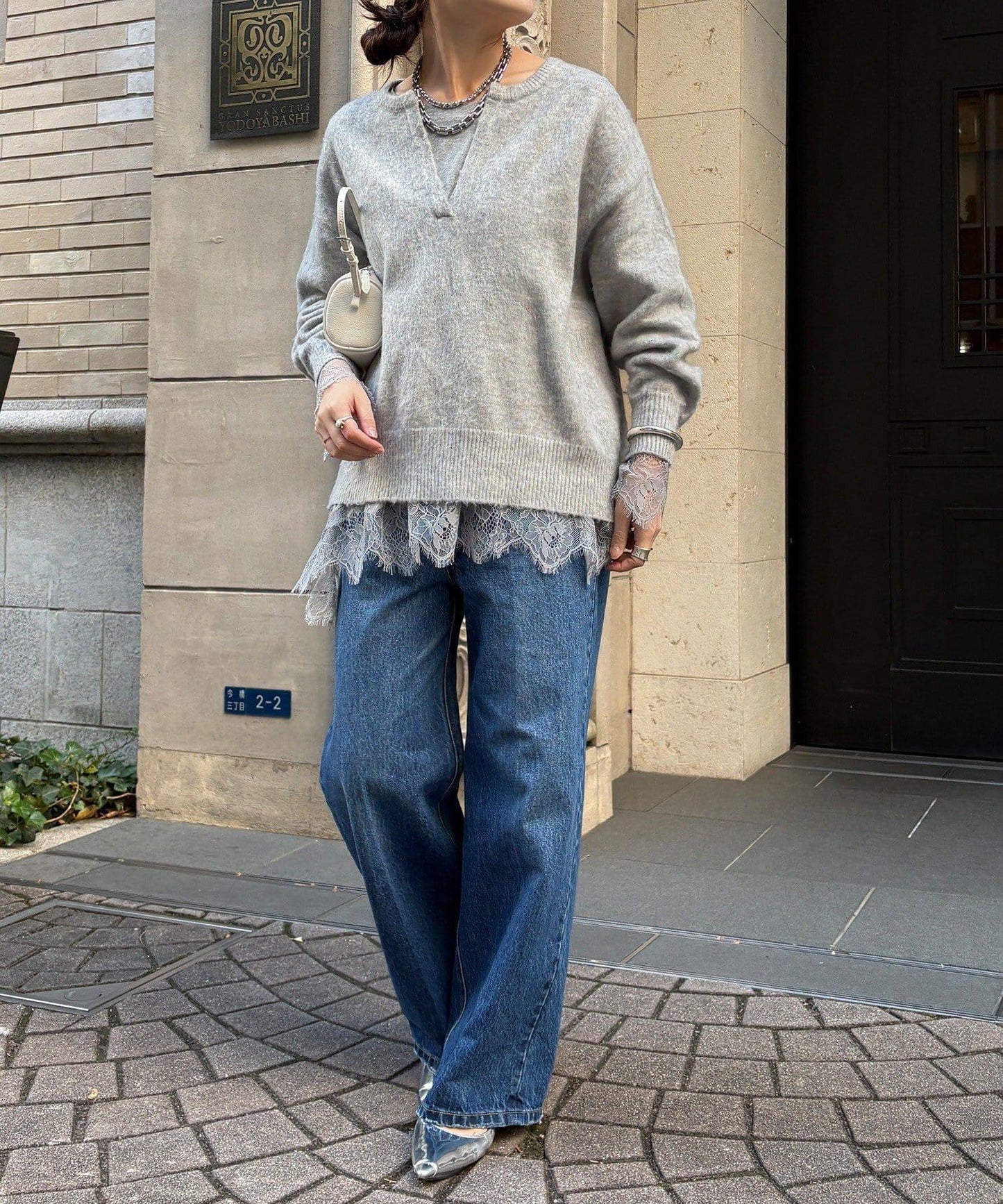 蕾絲拼接下襬長袖T恤