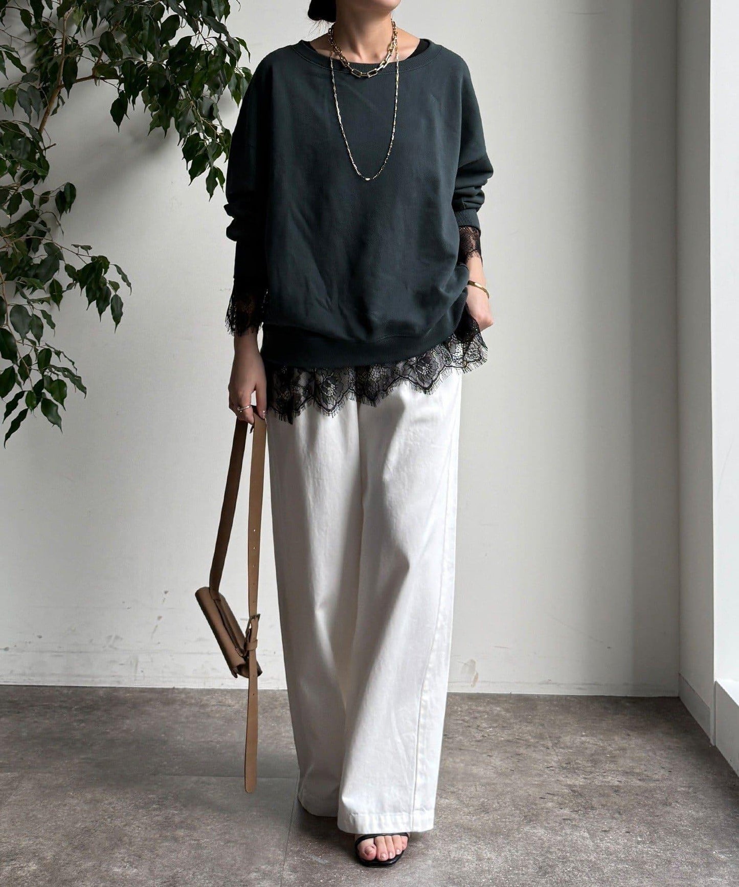 蕾絲拼接下襬長袖T恤