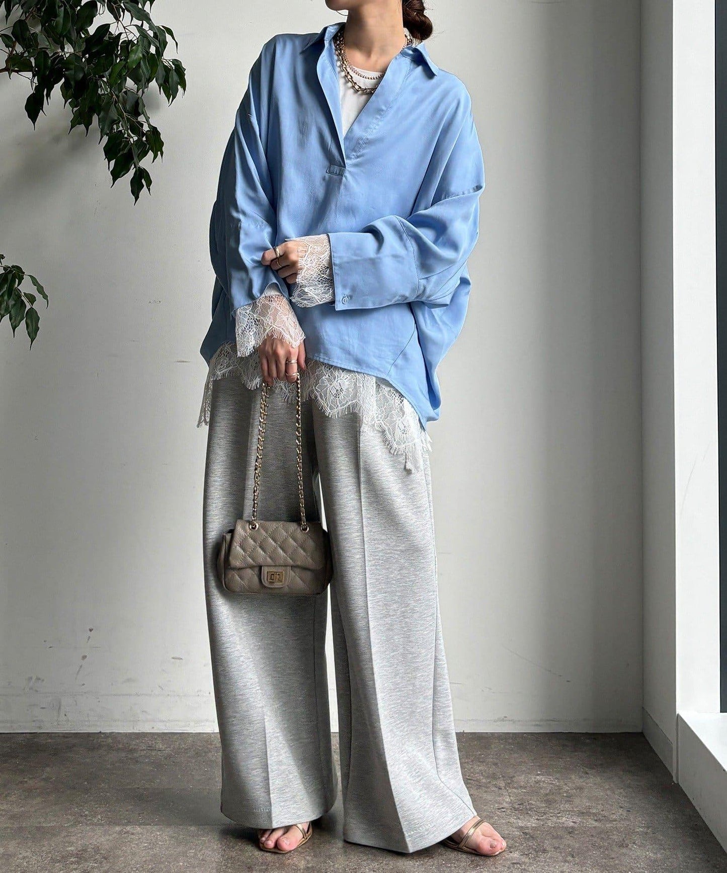 蕾絲拼接下襬長袖T恤