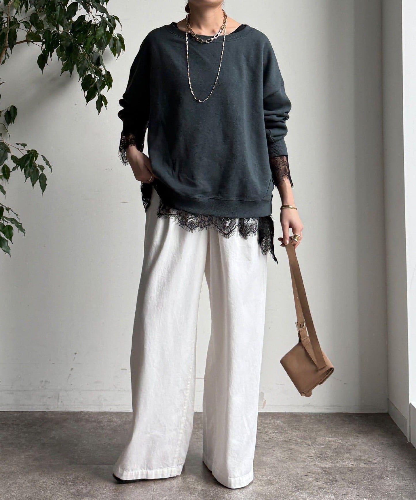 蕾絲拼接下襬長袖T恤