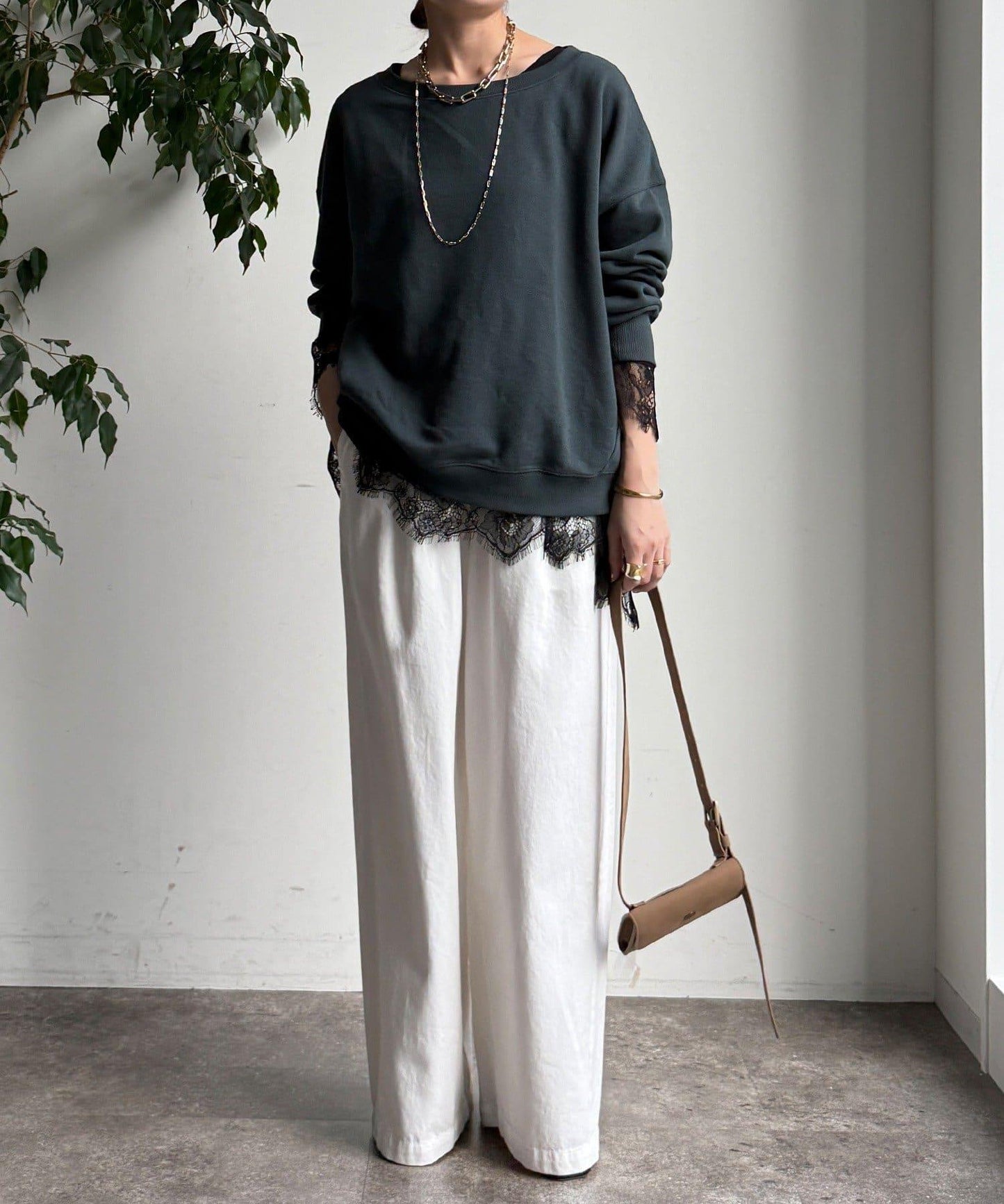 蕾絲拼接下襬長袖T恤