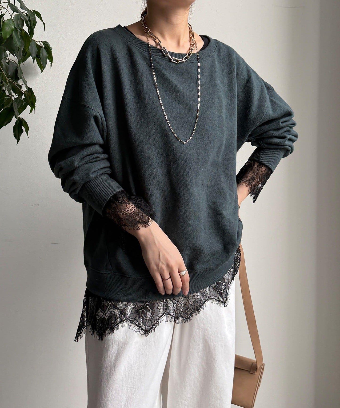 蕾絲拼接下襬長袖T恤