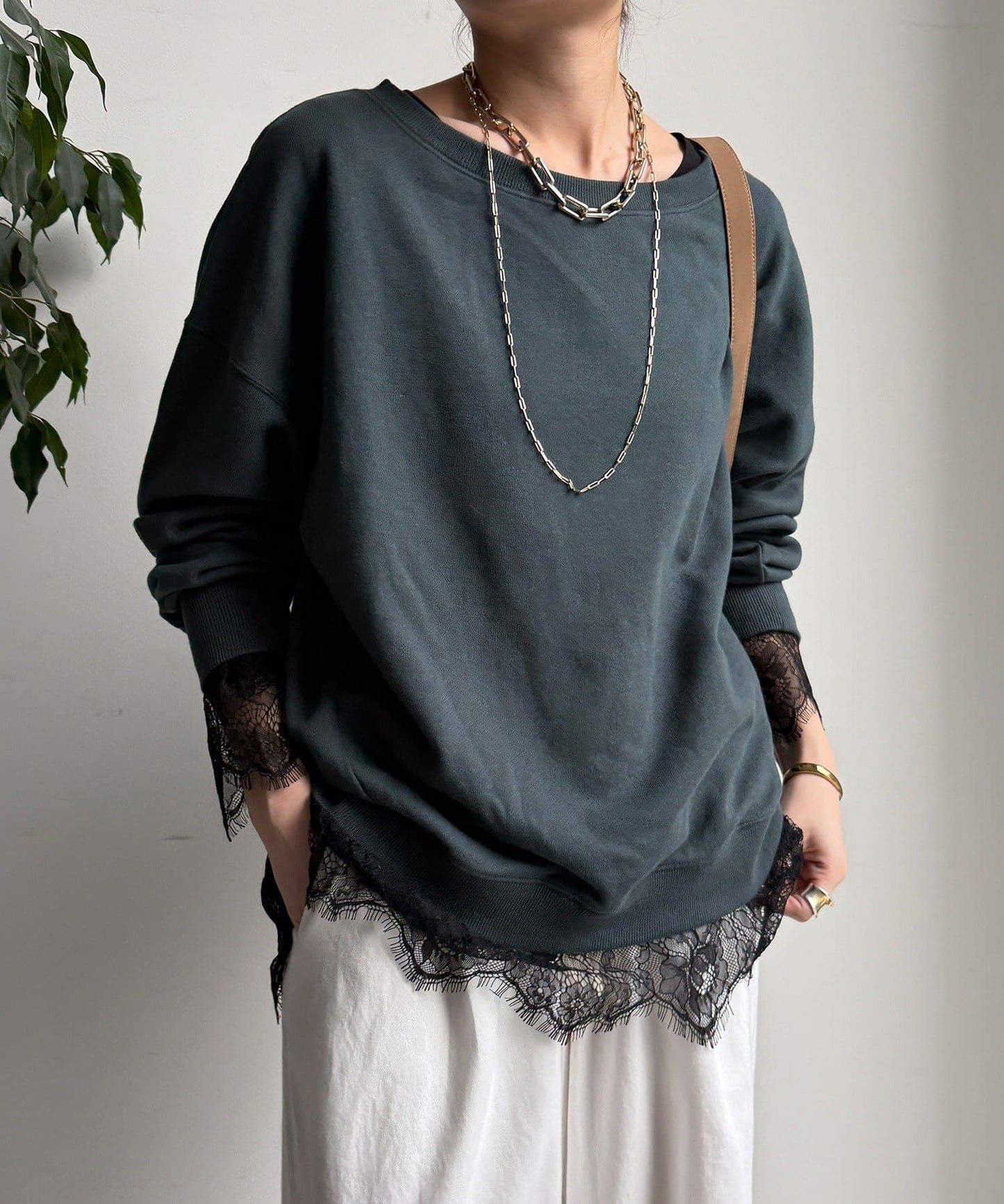 蕾絲拼接下襬長袖T恤