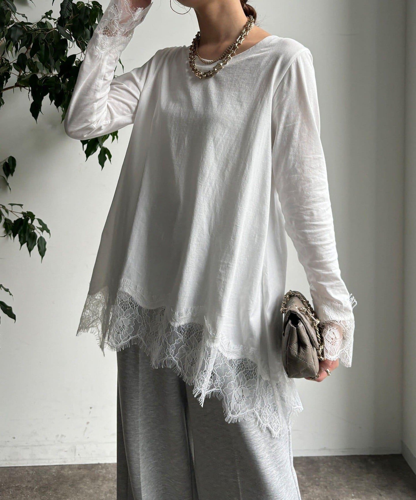 蕾絲拼接下襬長袖T恤