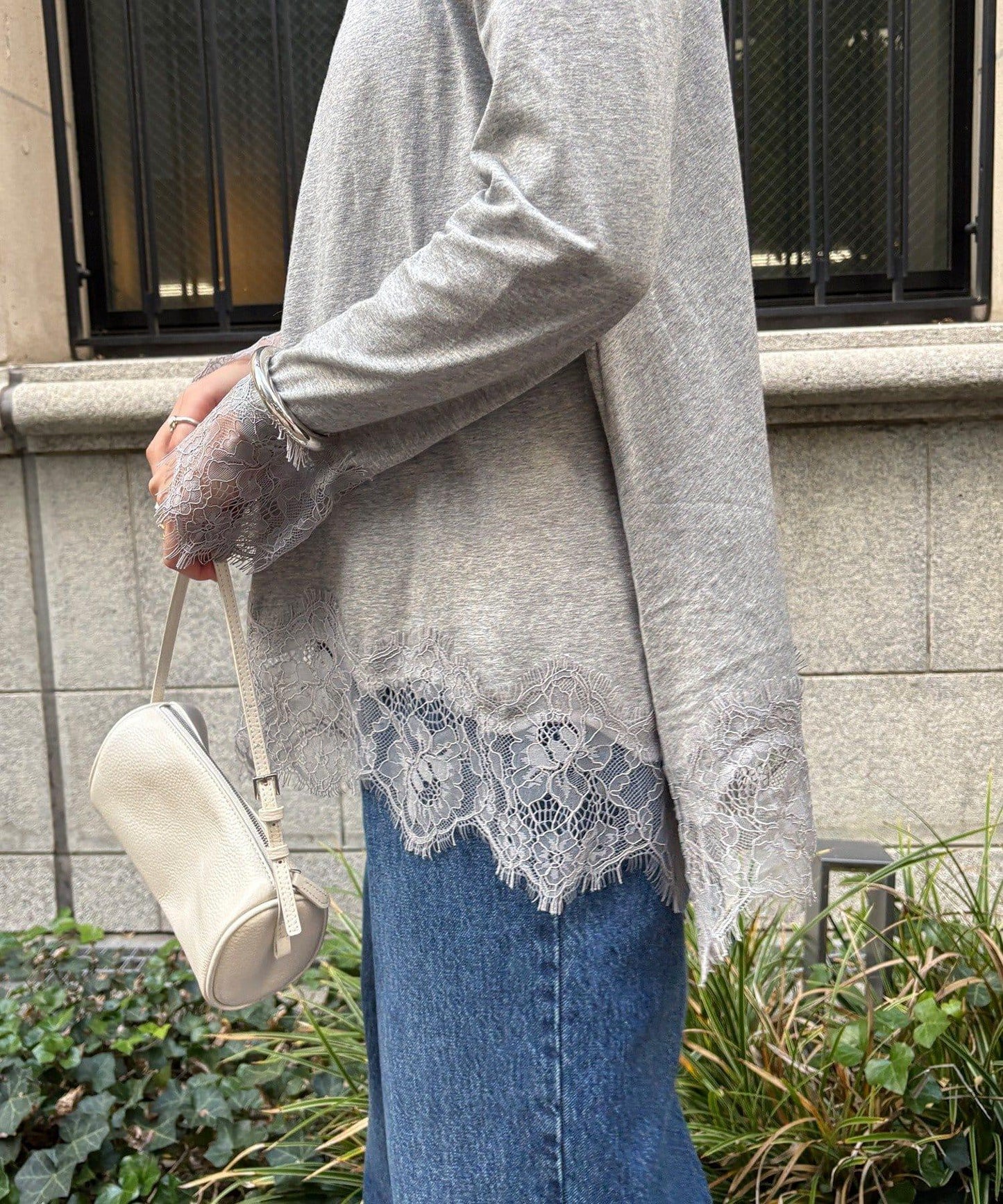 蕾絲拼接下襬長袖T恤