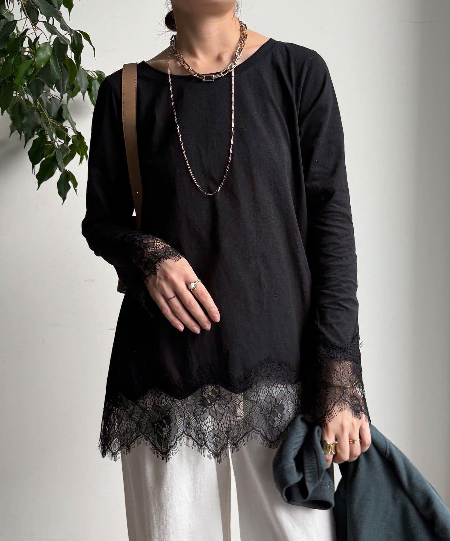 蕾絲拼接下襬長袖T恤