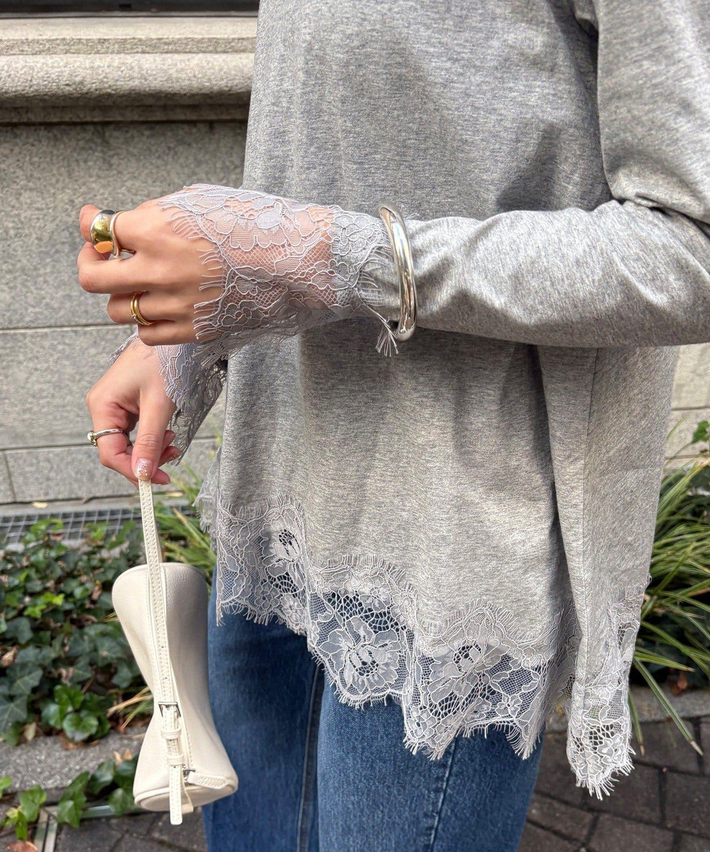 蕾絲拼接下襬長袖T恤