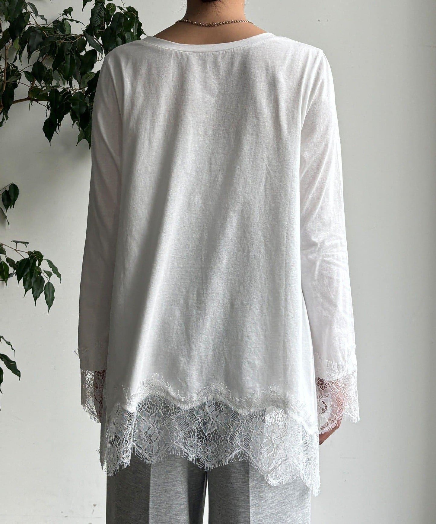 蕾絲拼接下襬長袖T恤